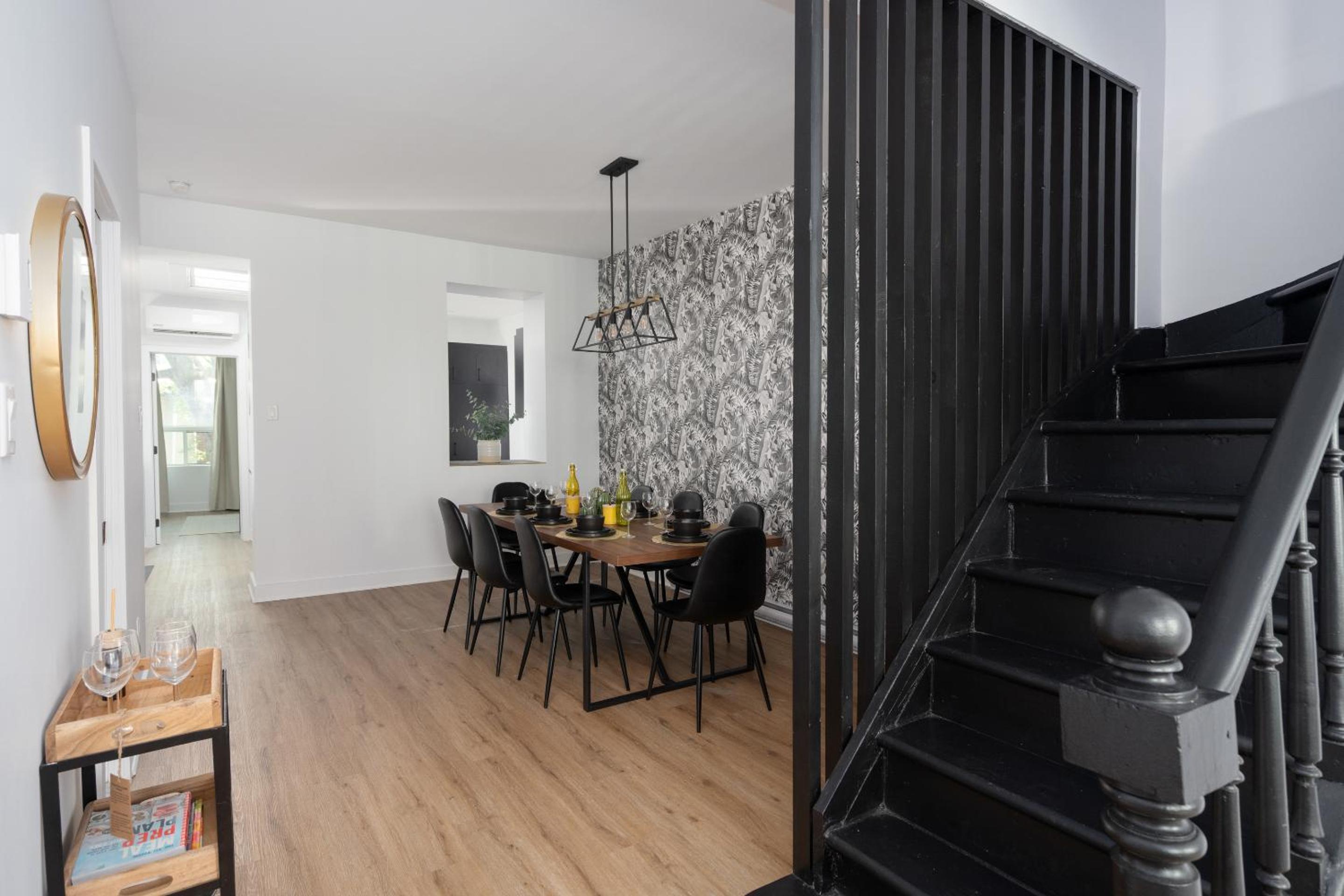 Boutique 4BR Luxury Residence 2 Floors Mile-End St-Laurent