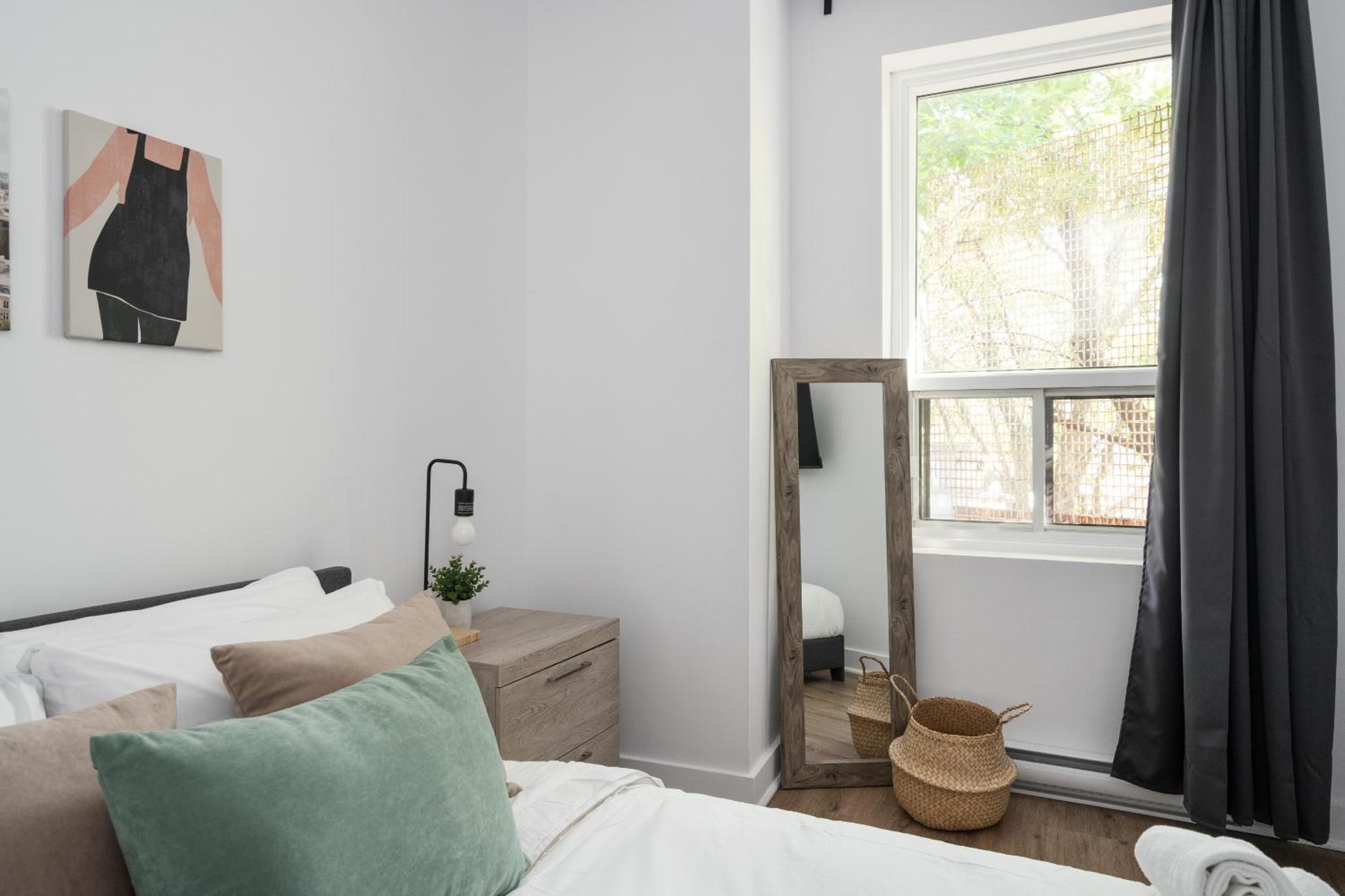 Boutique 4BR Luxury Residence 2 Floors Mile-End St-Laurent