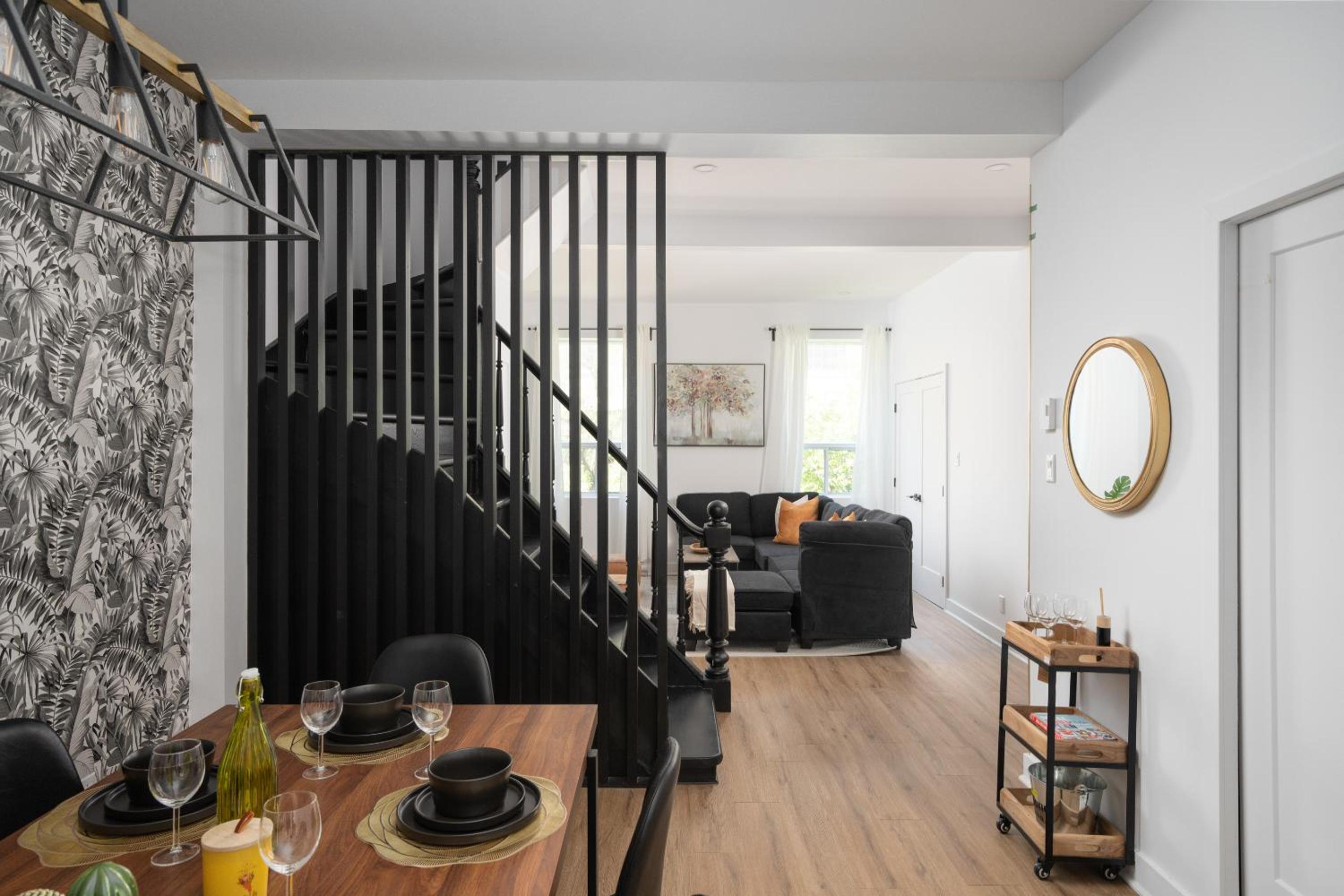 Boutique 4BR Luxury Residence 2 Floors Mile-End St-Laurent