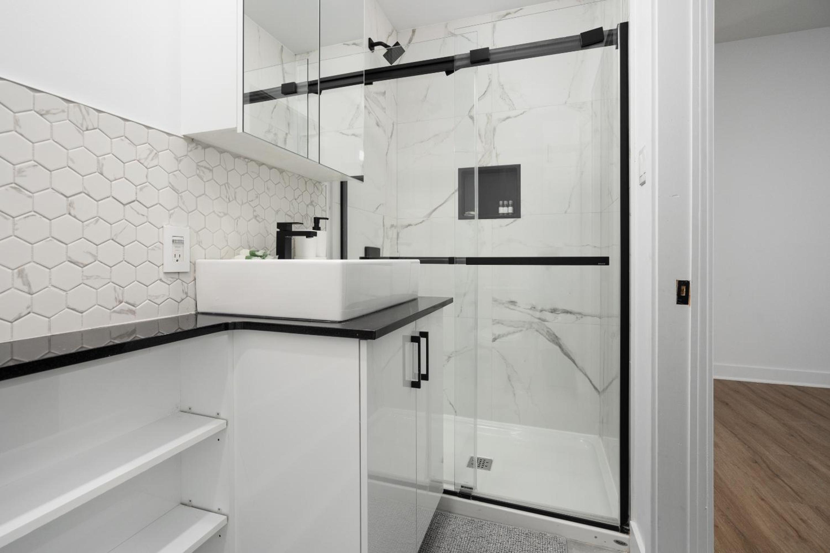 Boutique 4BR Luxury Residence 2 Floors Mile-End St-Laurent