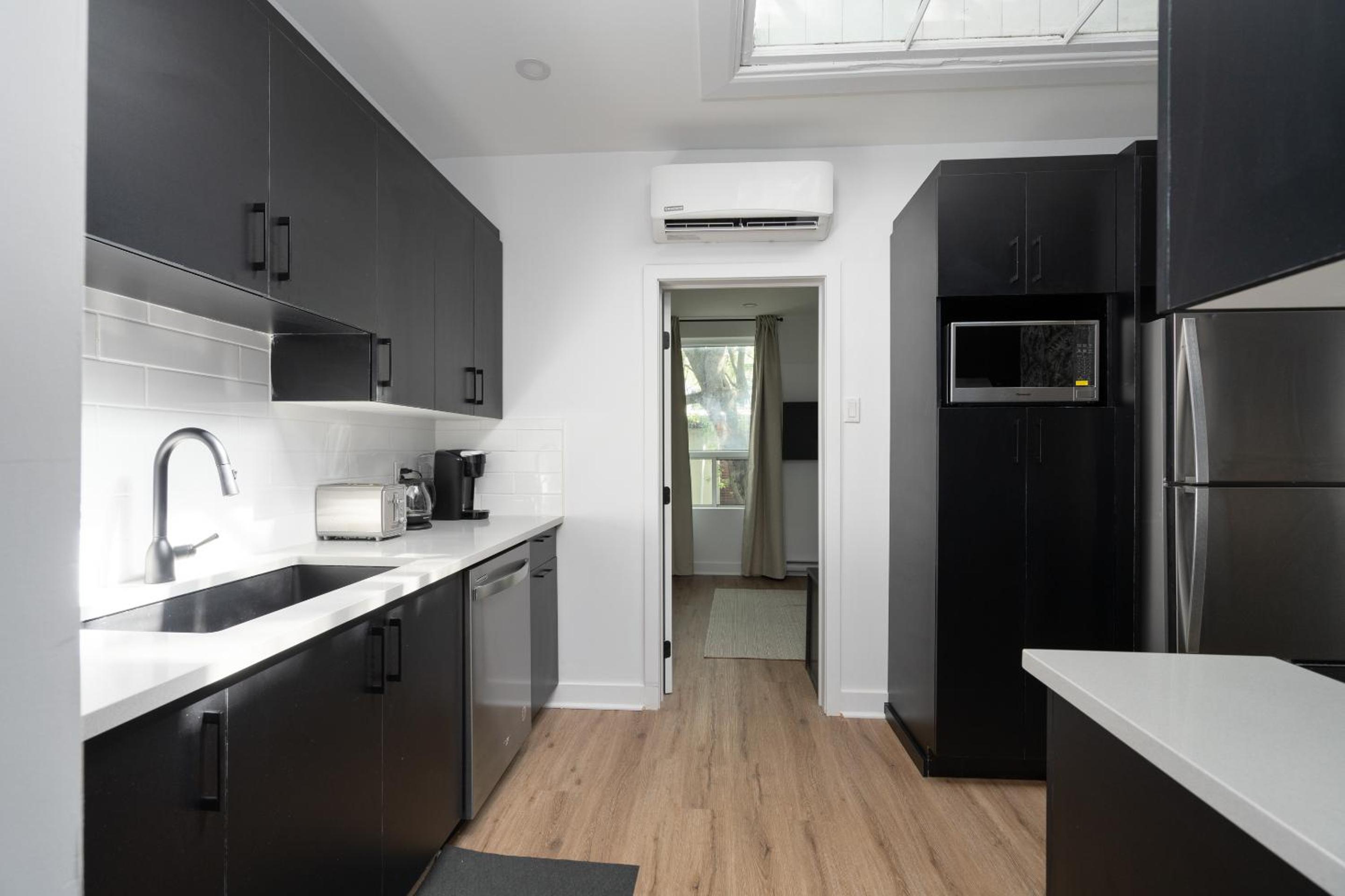 Boutique 4BR Luxury Residence 2 Floors Mile-End St-Laurent
