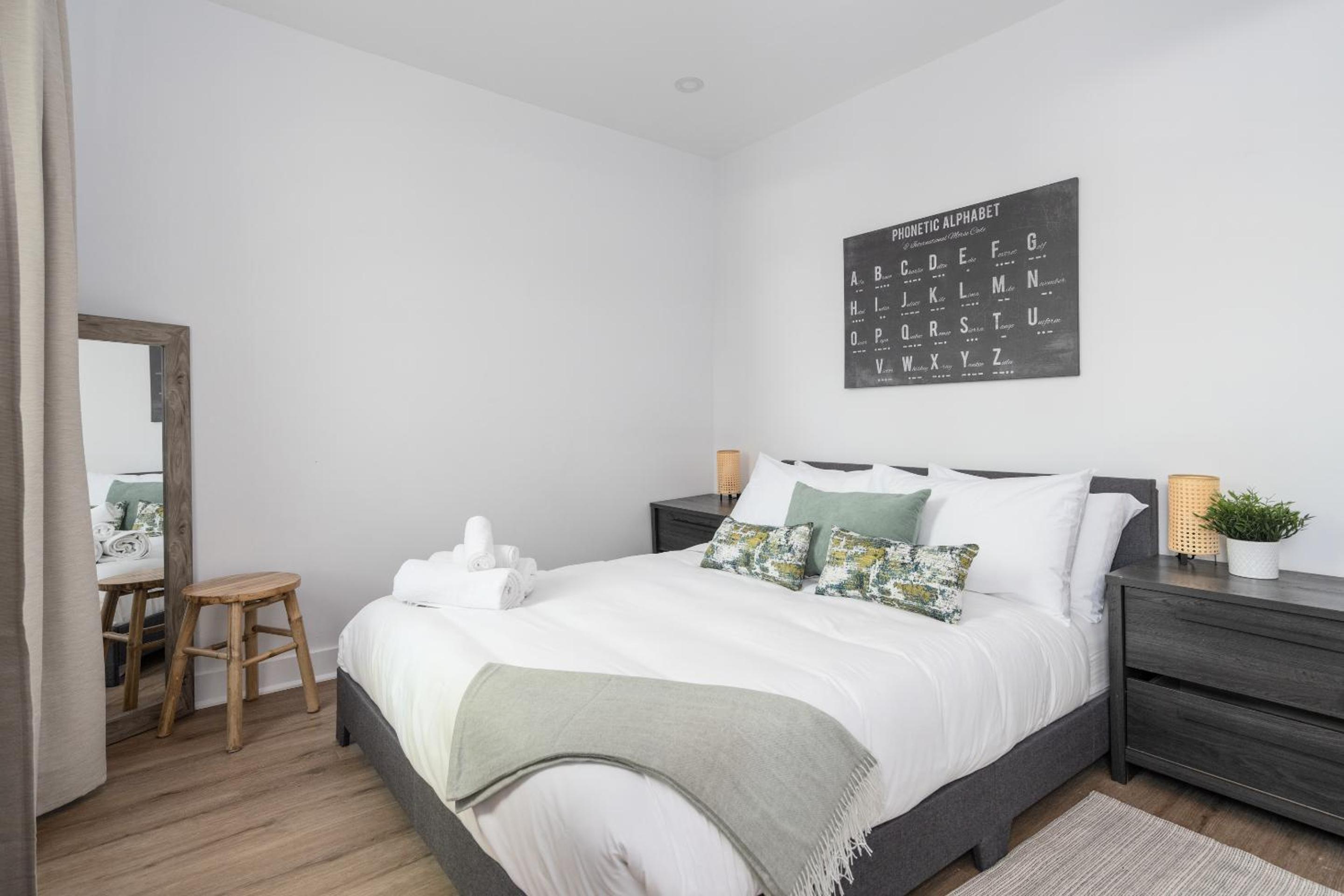 Boutique 4BR Luxury Residence 2 Floors Mile-End St-Laurent
