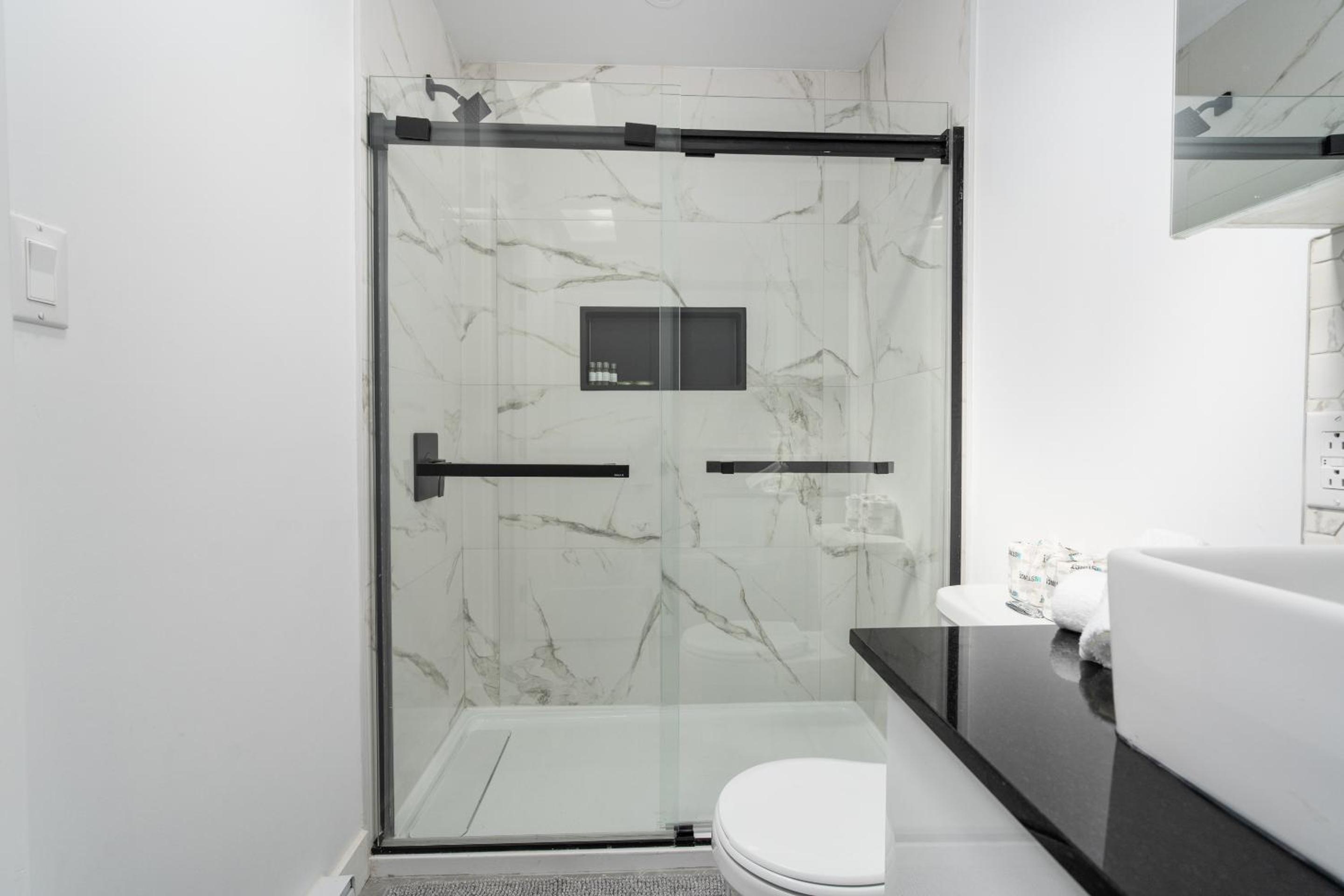 Boutique 4BR Luxury Residence 2 Floors Mile-End St-Laurent