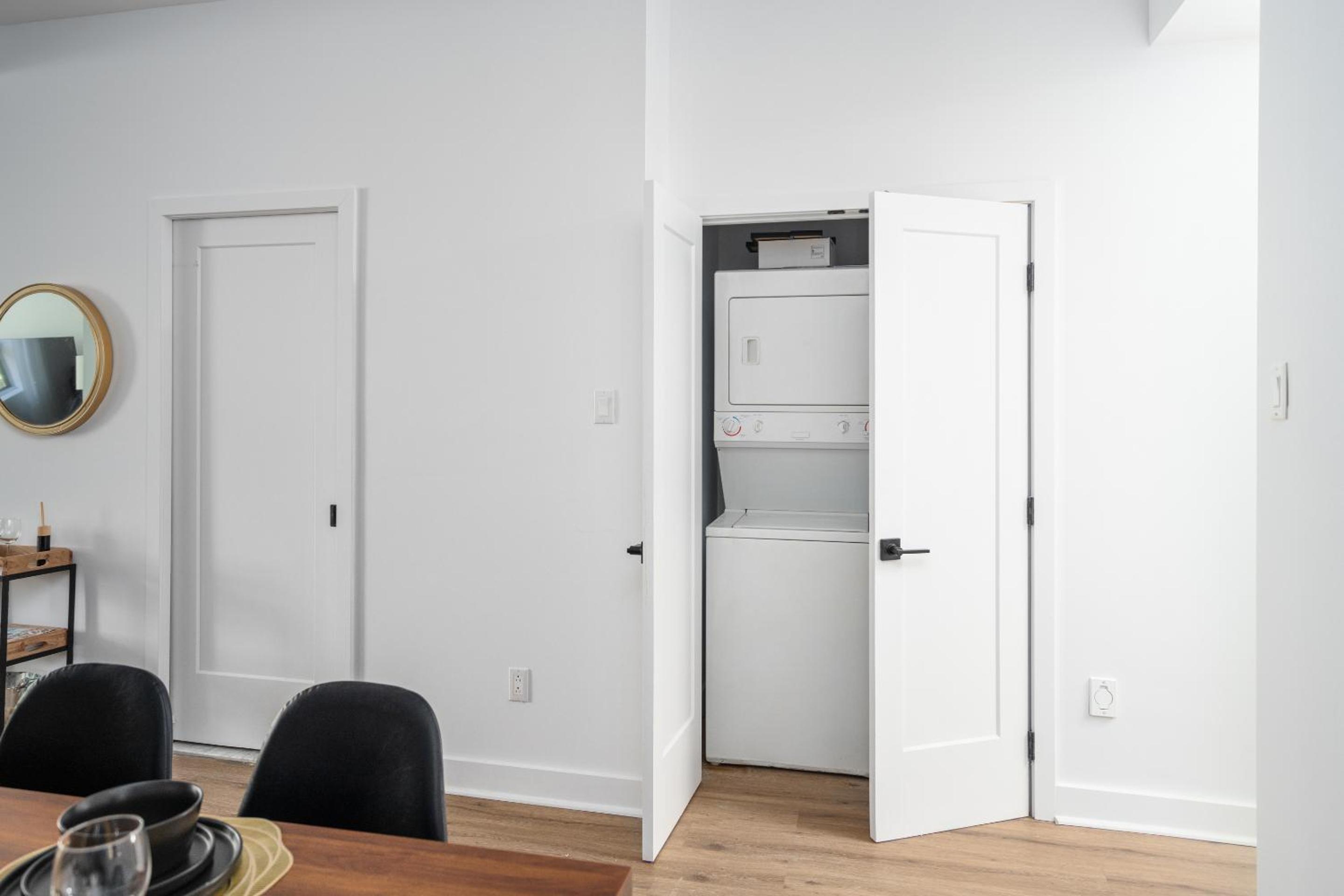 Boutique 4BR Luxury Residence 2 Floors Mile-End St-Laurent
