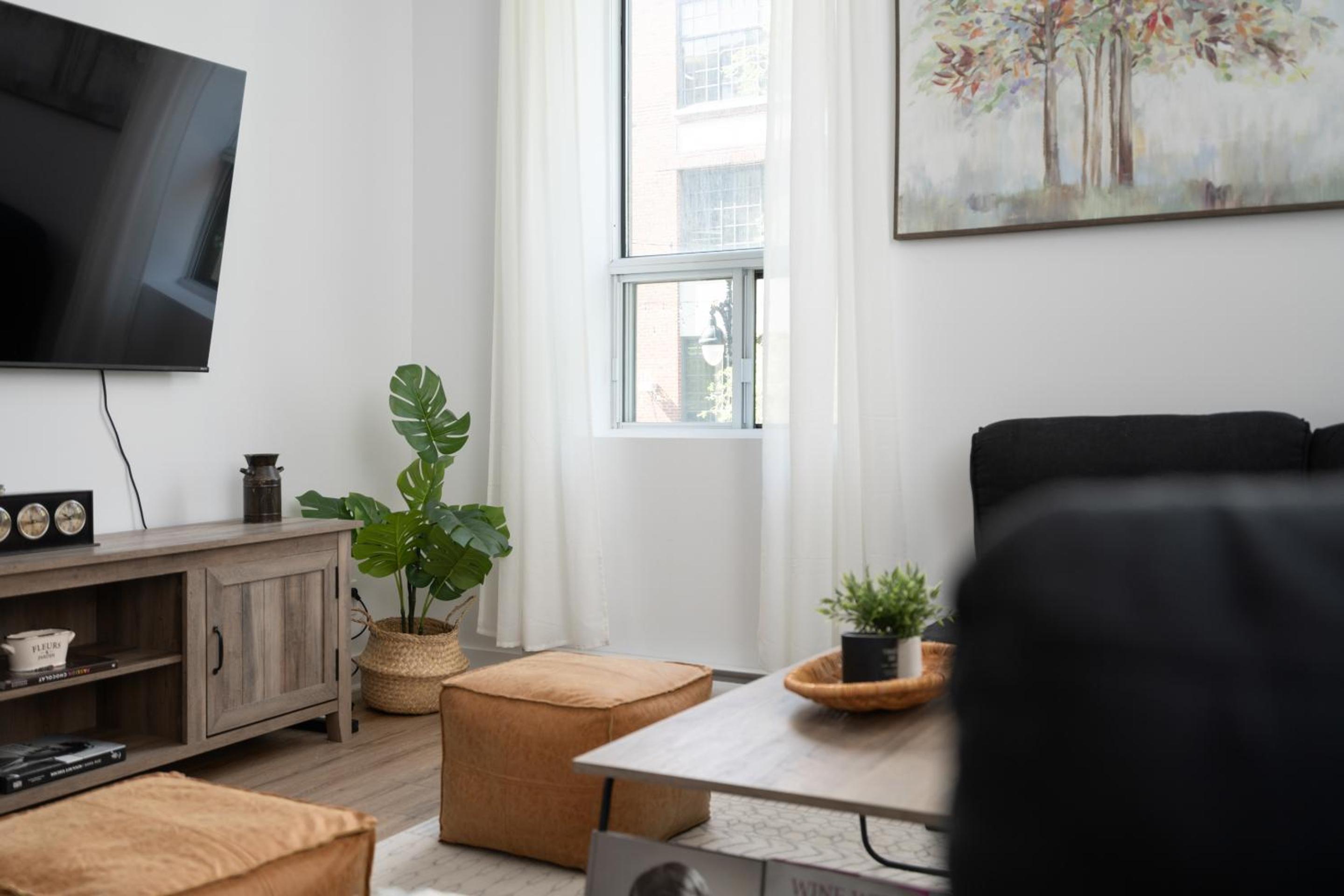 Boutique 4BR Luxury Residence 2 Floors Mile-End St-Laurent