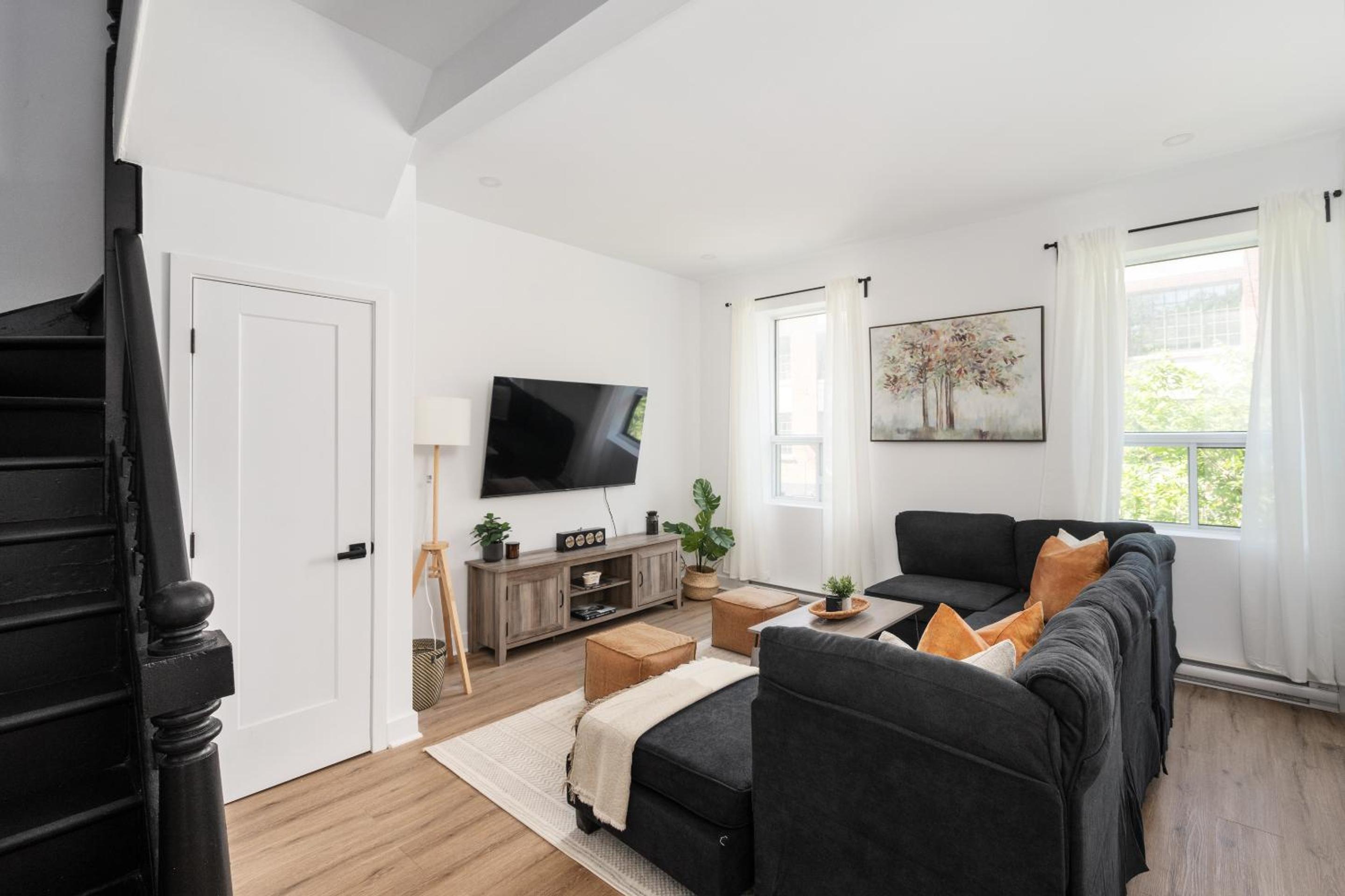Boutique 4BR Luxury Residence 2 Floors Mile-End St-Laurent