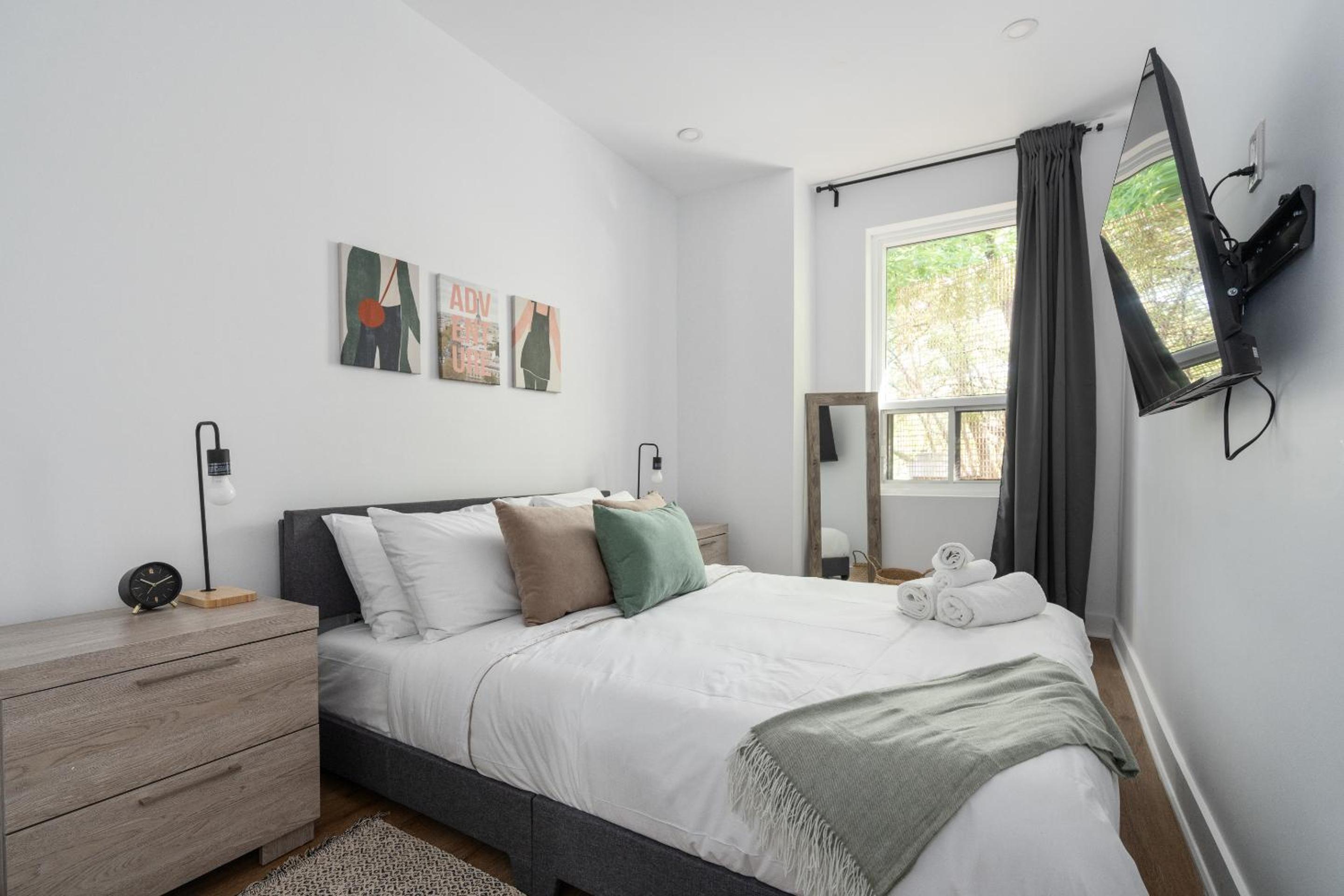 Boutique 4BR Luxury Residence 2 Floors Mile-End St-Laurent