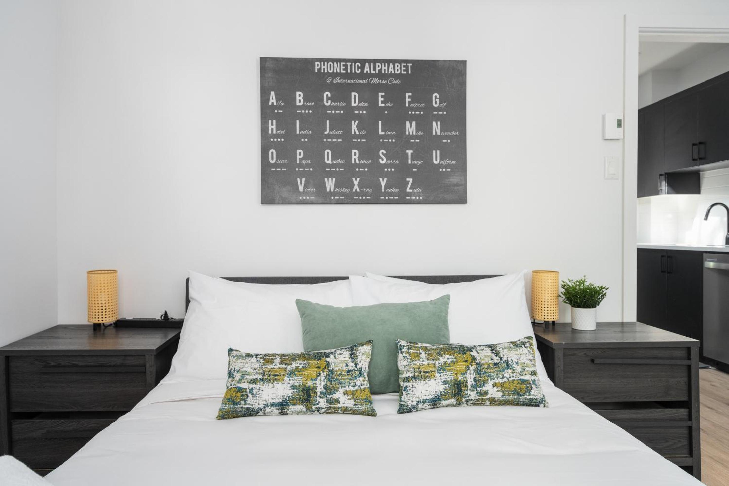 Boutique 4BR Luxury Residence 2 Floors Mile-End St-Laurent