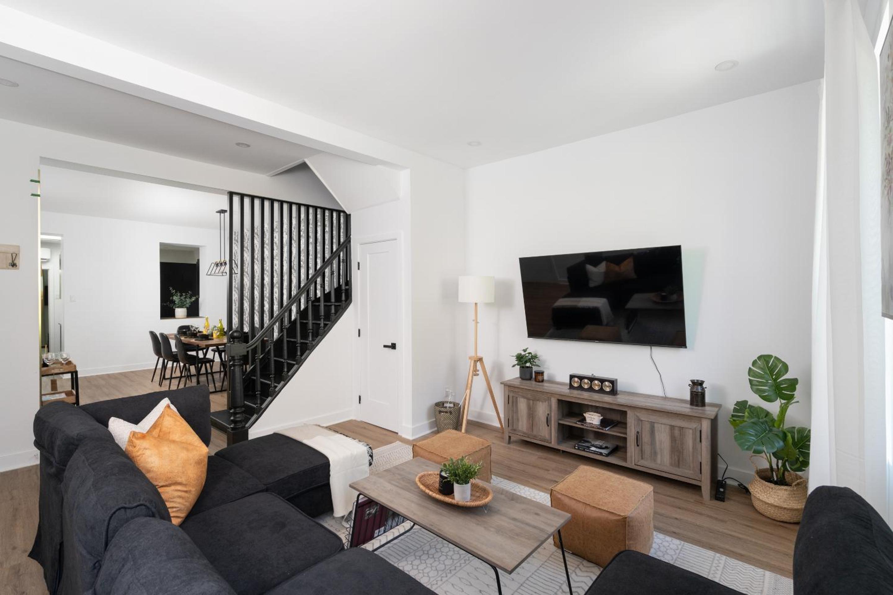 Boutique 4BR Luxury Residence 2 Floors Mile-End St-Laurent