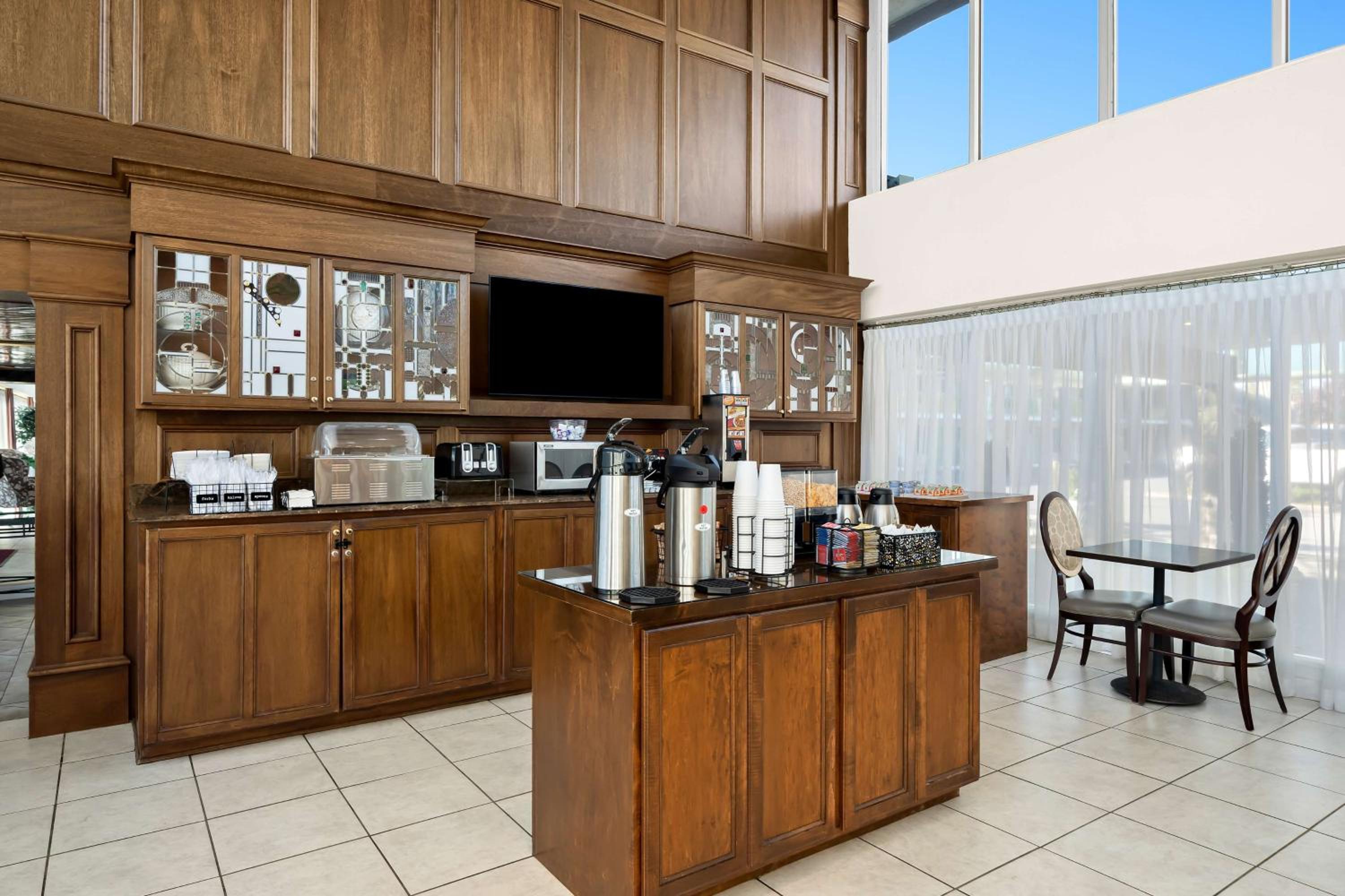 Wilmington Vacations - SureStay Plus Hotel by Best Western Brandywine Valley - Property Image 5