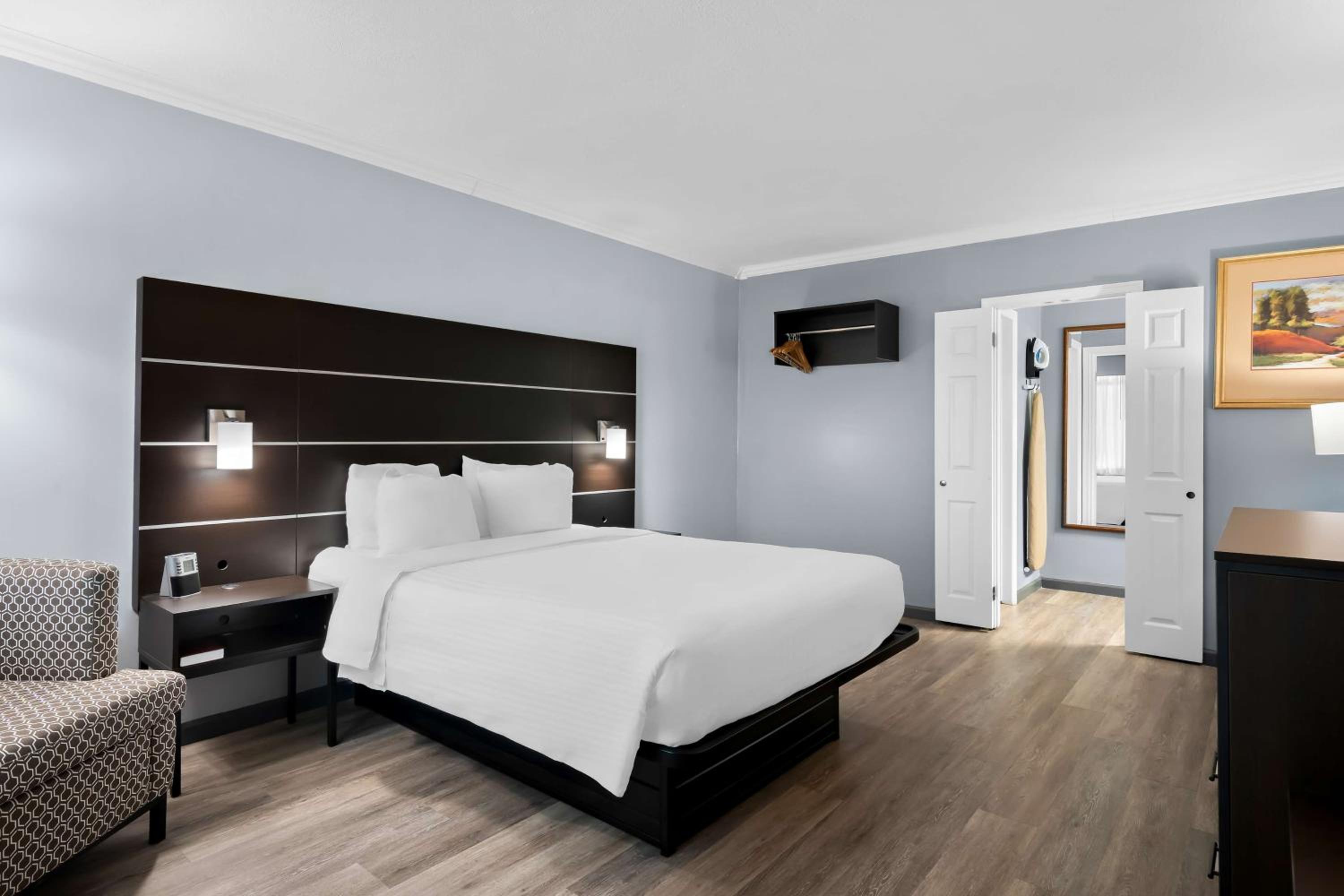 Wilmington Vacations - SureStay Plus Hotel by Best Western Brandywine Valley - Property Image 8