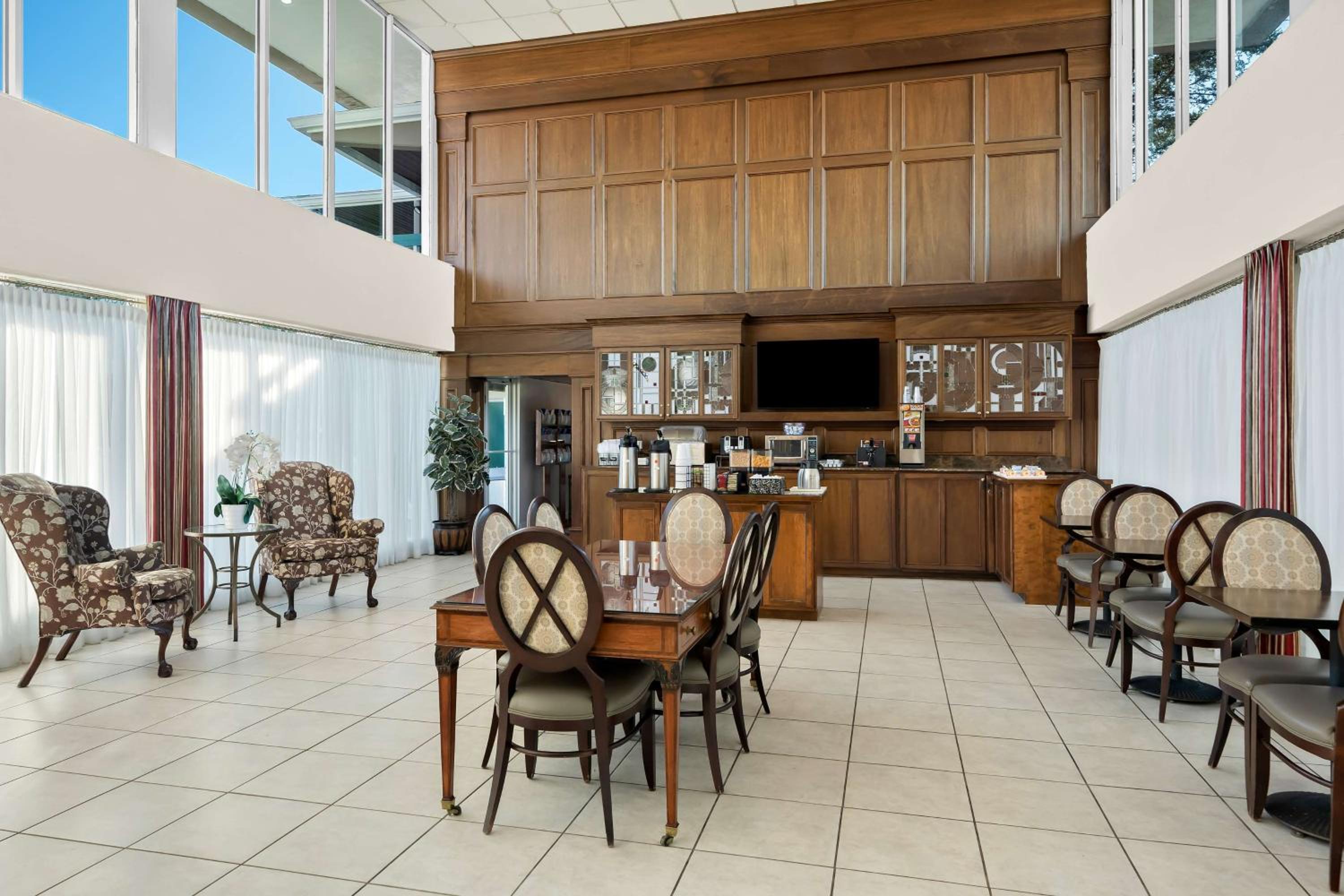 Wilmington Vacations - SureStay Plus Hotel by Best Western Brandywine Valley - Property Image 4