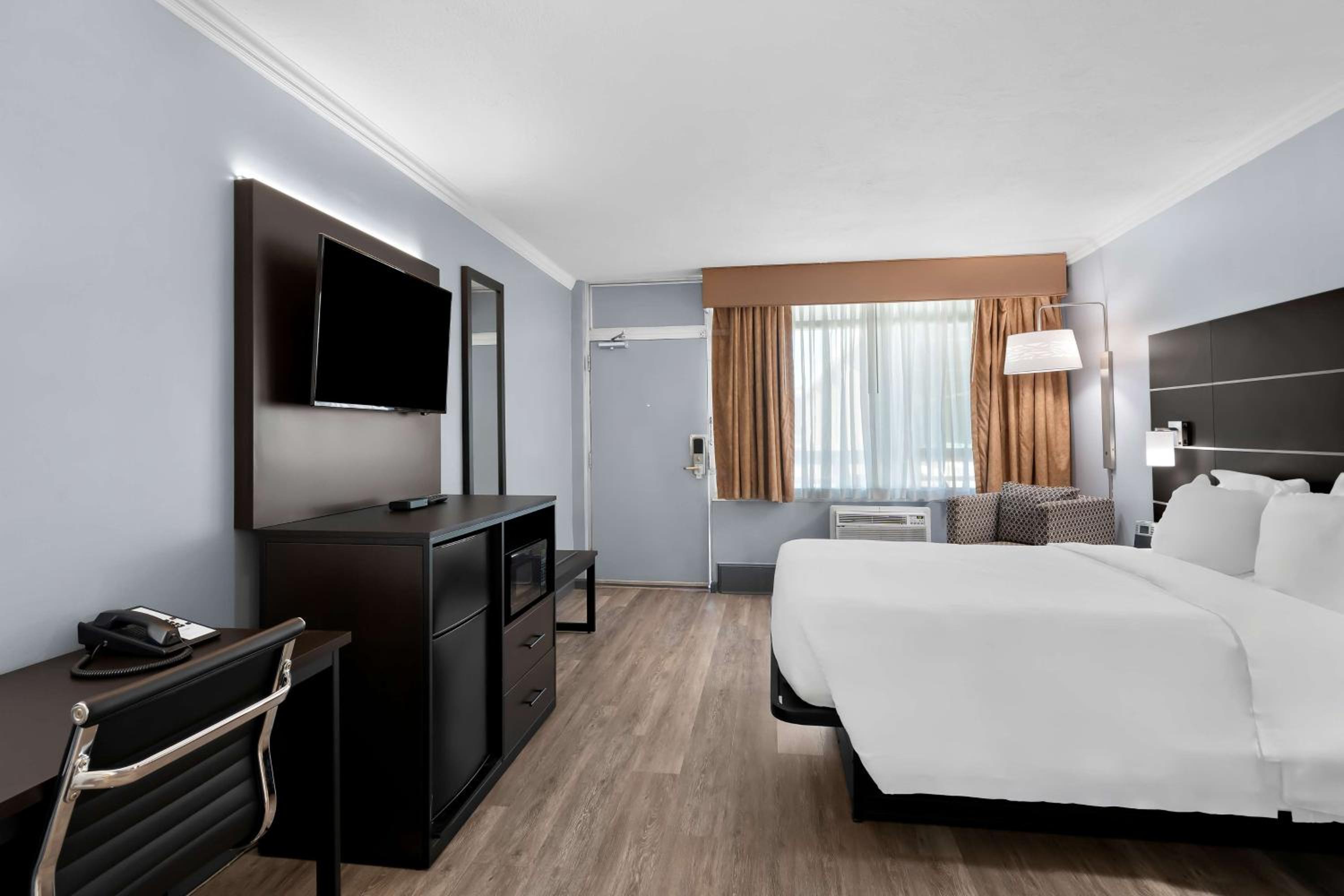 Wilmington Vacations - SureStay Plus Hotel by Best Western Brandywine Valley - Property Image 9