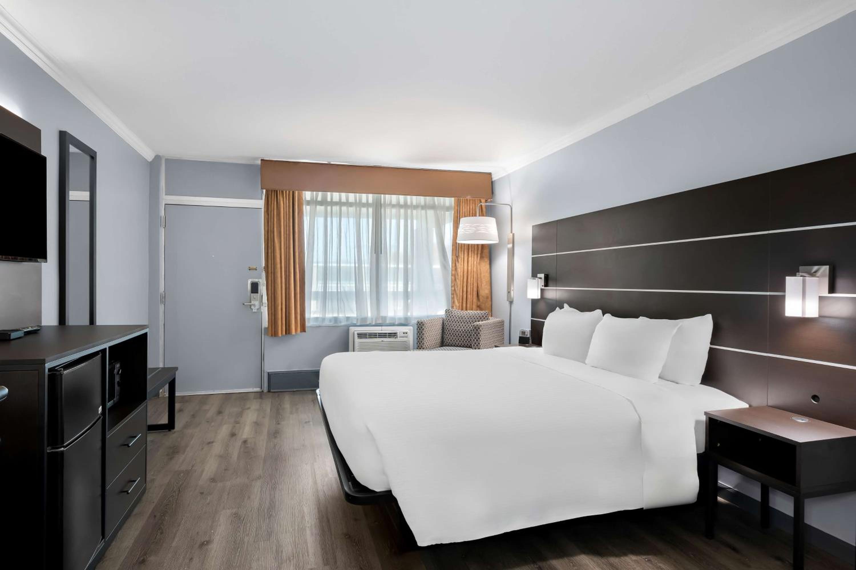 Wilmington Vacations - SureStay Plus Hotel by Best Western Brandywine Valley - Property Image 34