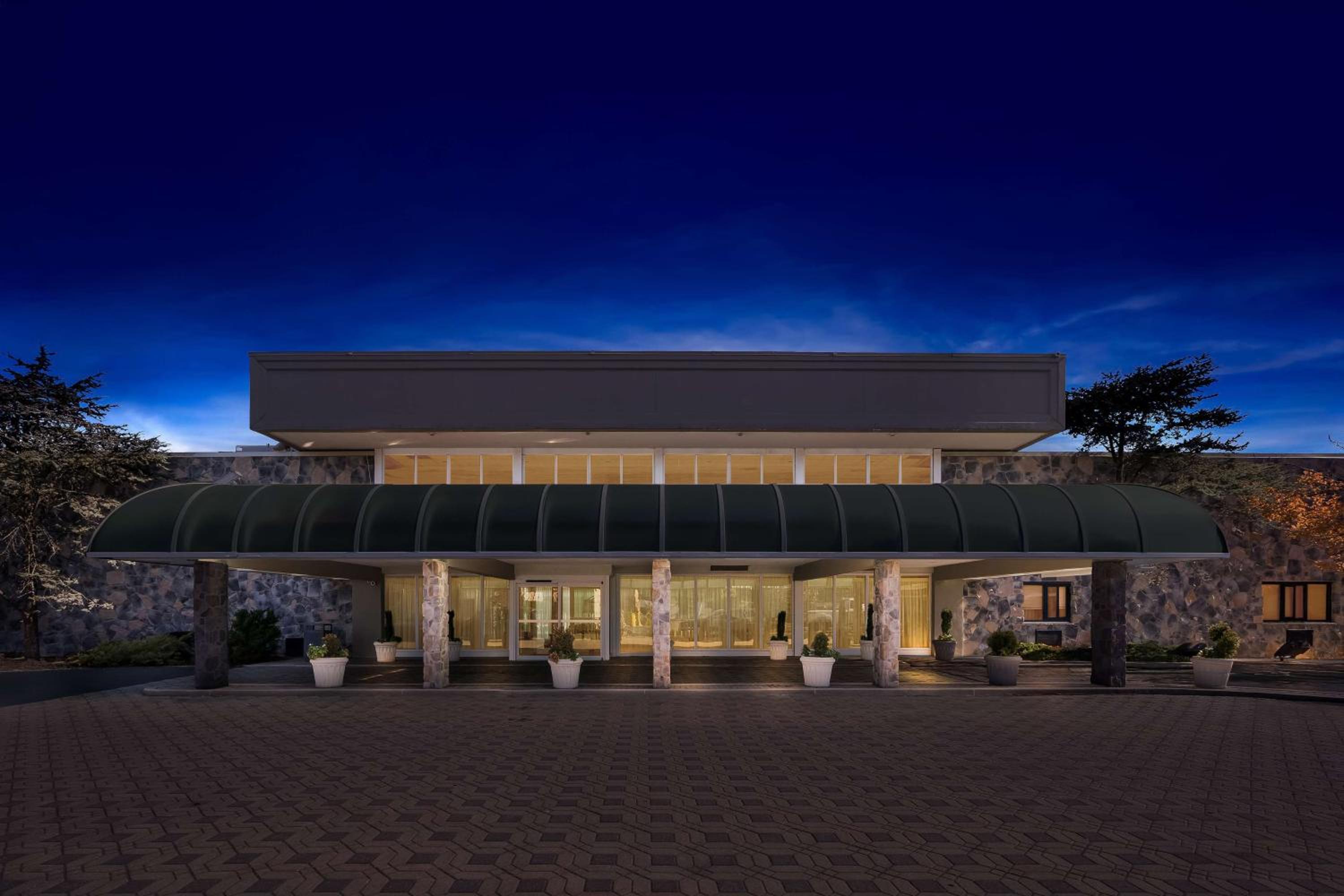 Wilmington Vacations - SureStay Plus Hotel by Best Western Brandywine Valley - Property Image 52