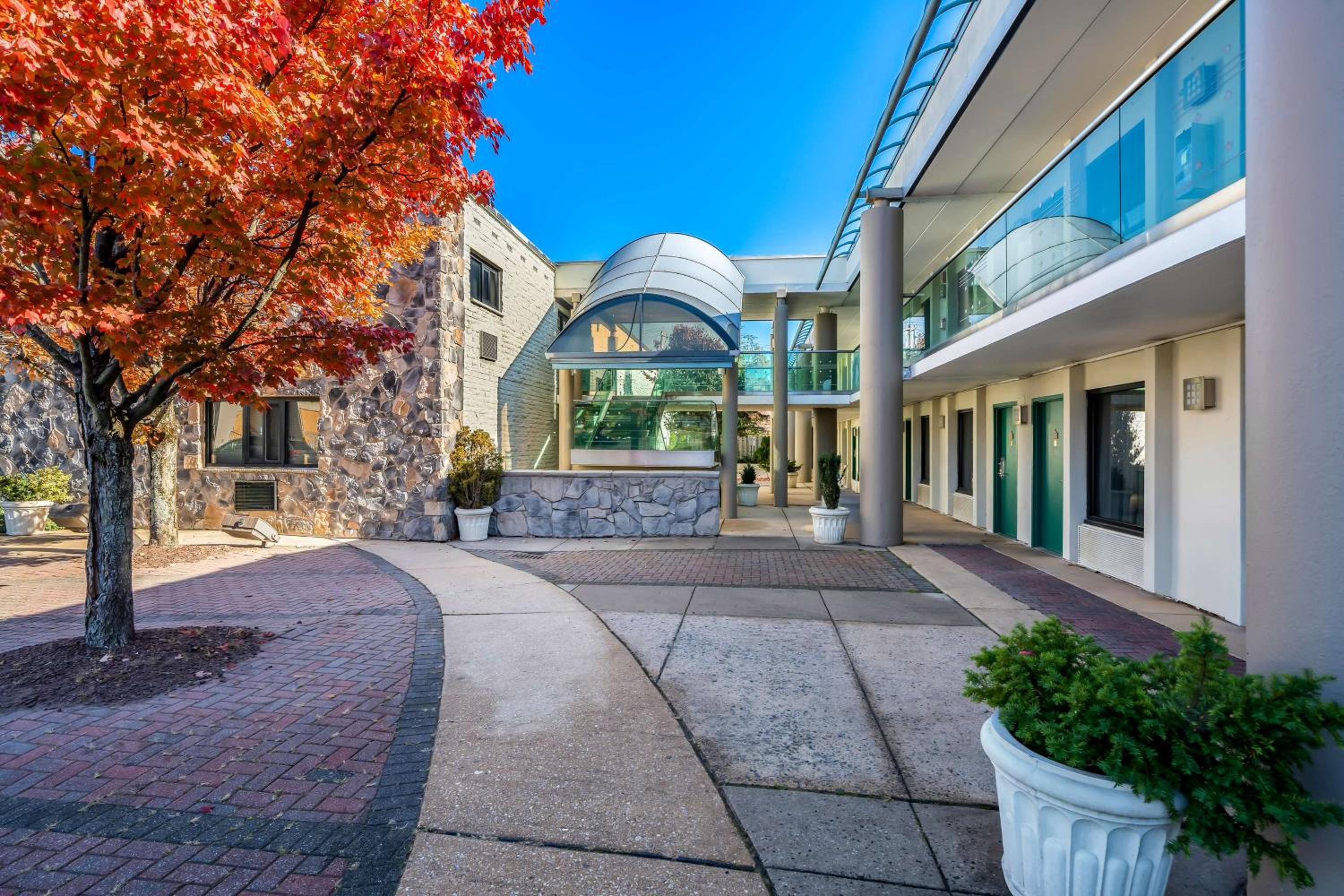 Wilmington Vacations - SureStay Plus Hotel by Best Western Brandywine Valley - Property Image 53