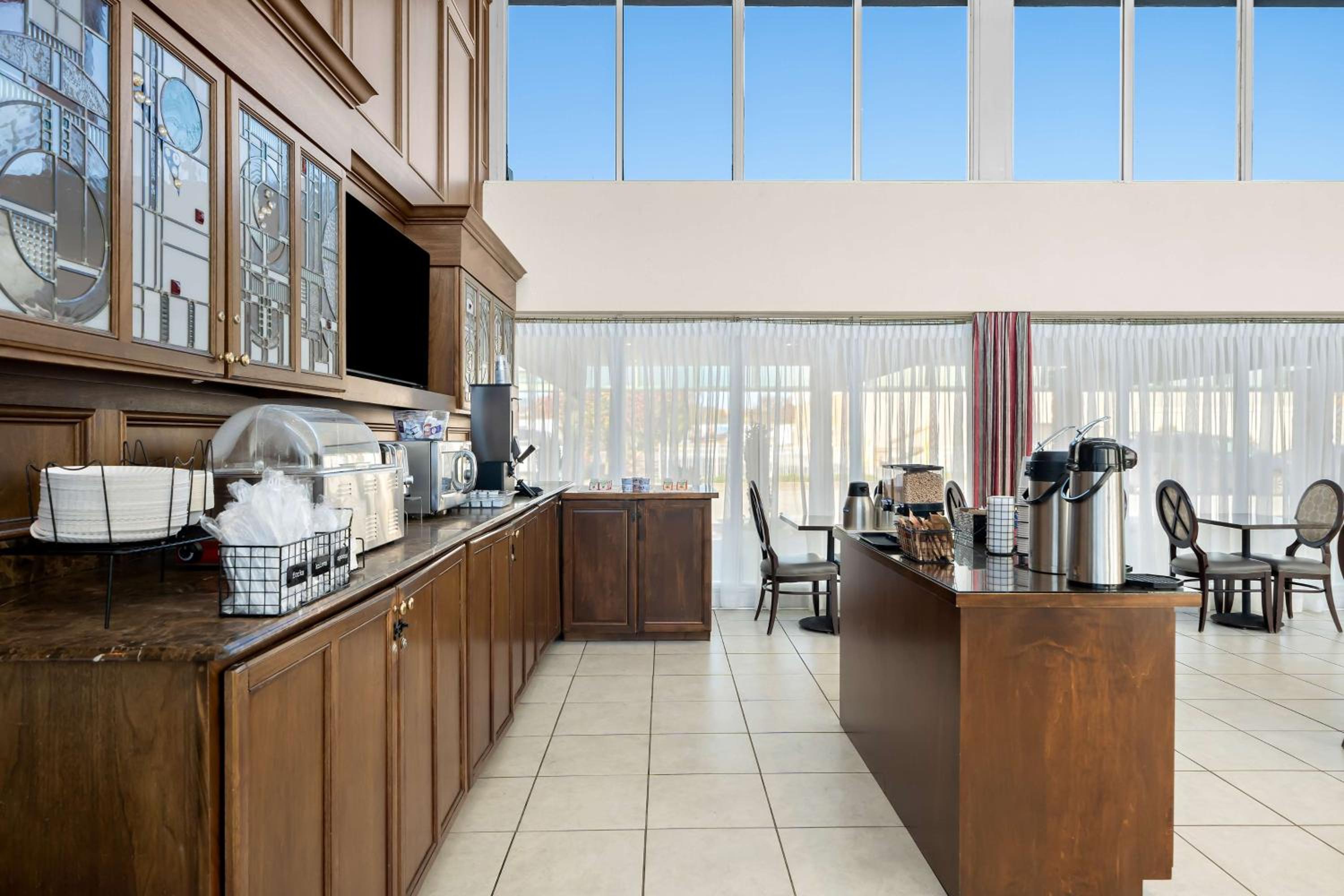 Wilmington Vacations - SureStay Plus Hotel by Best Western Brandywine Valley - Property Image 25