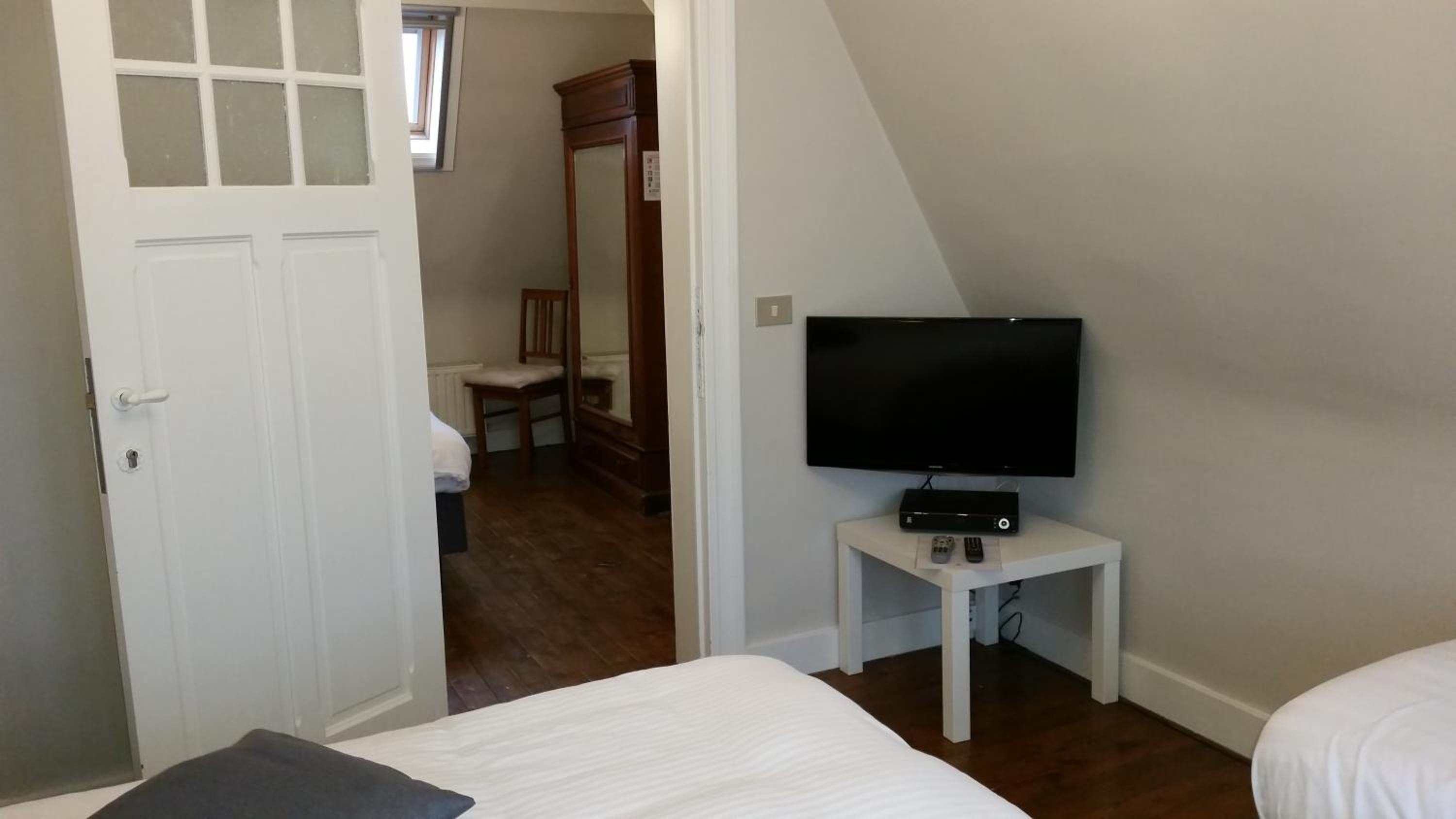 B&B Charles Cabour