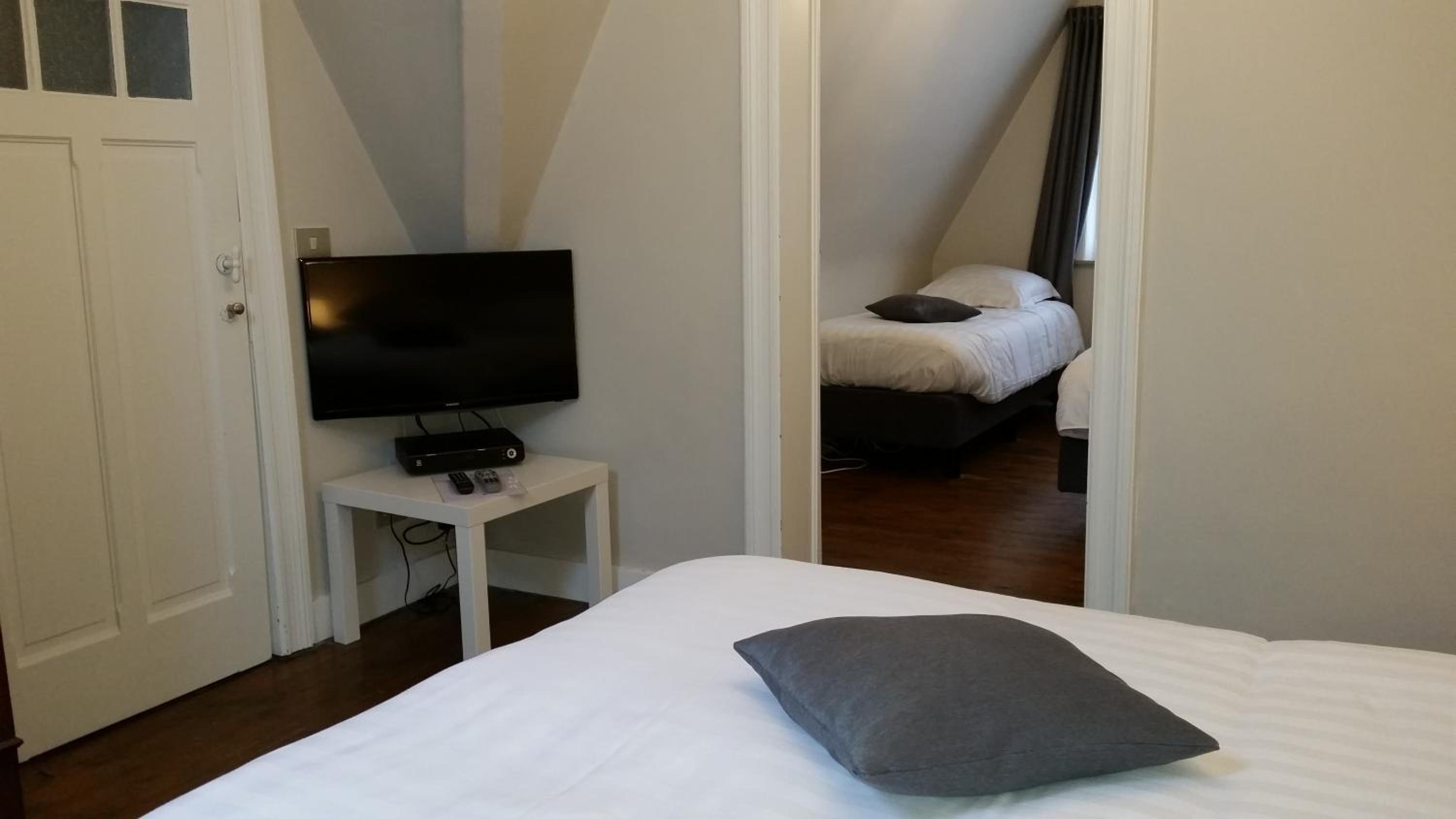 B&B Charles Cabour