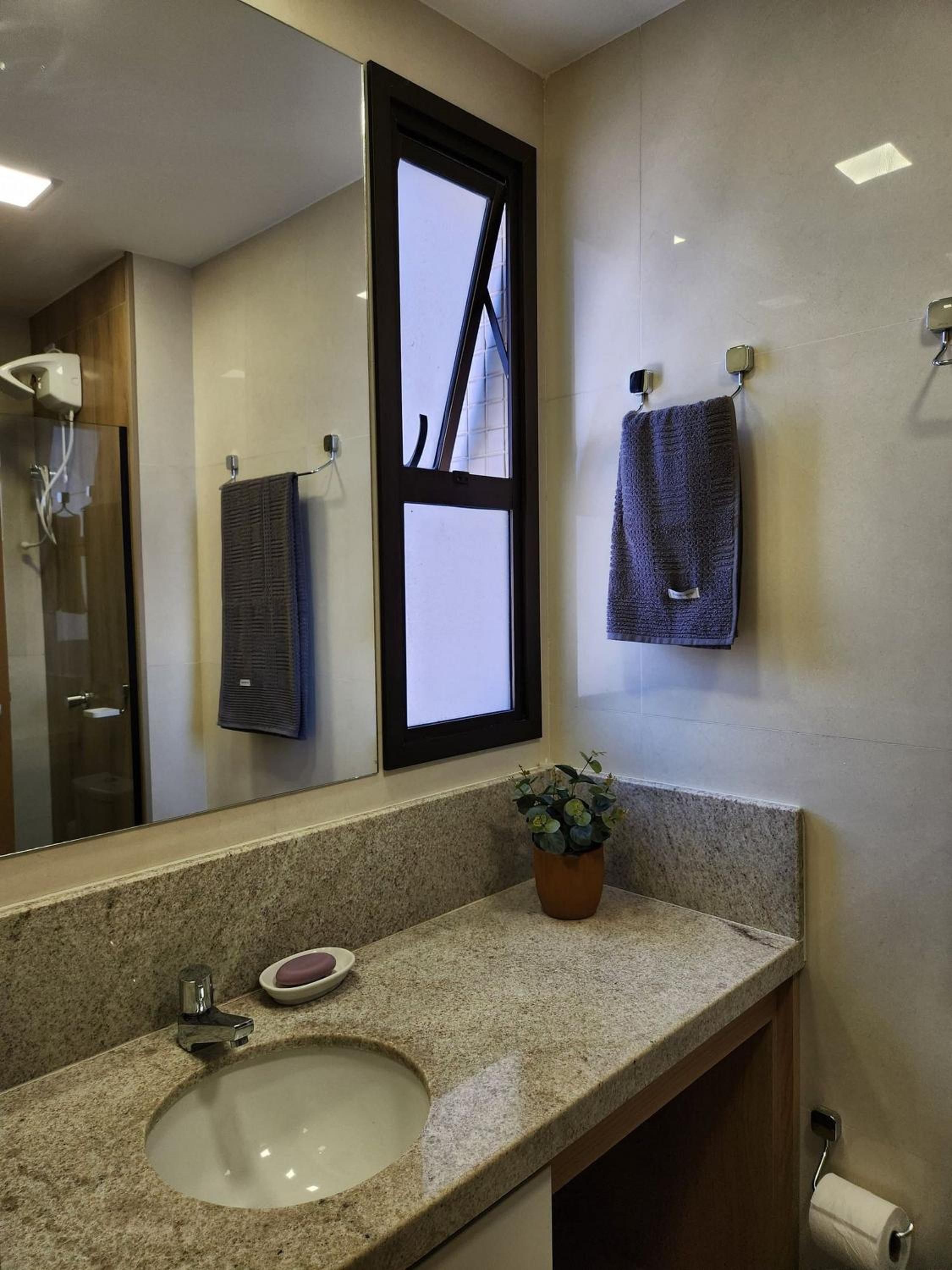 Apartamento novinho em ótima localização, bem próximo à praia e a diversos serviços.
