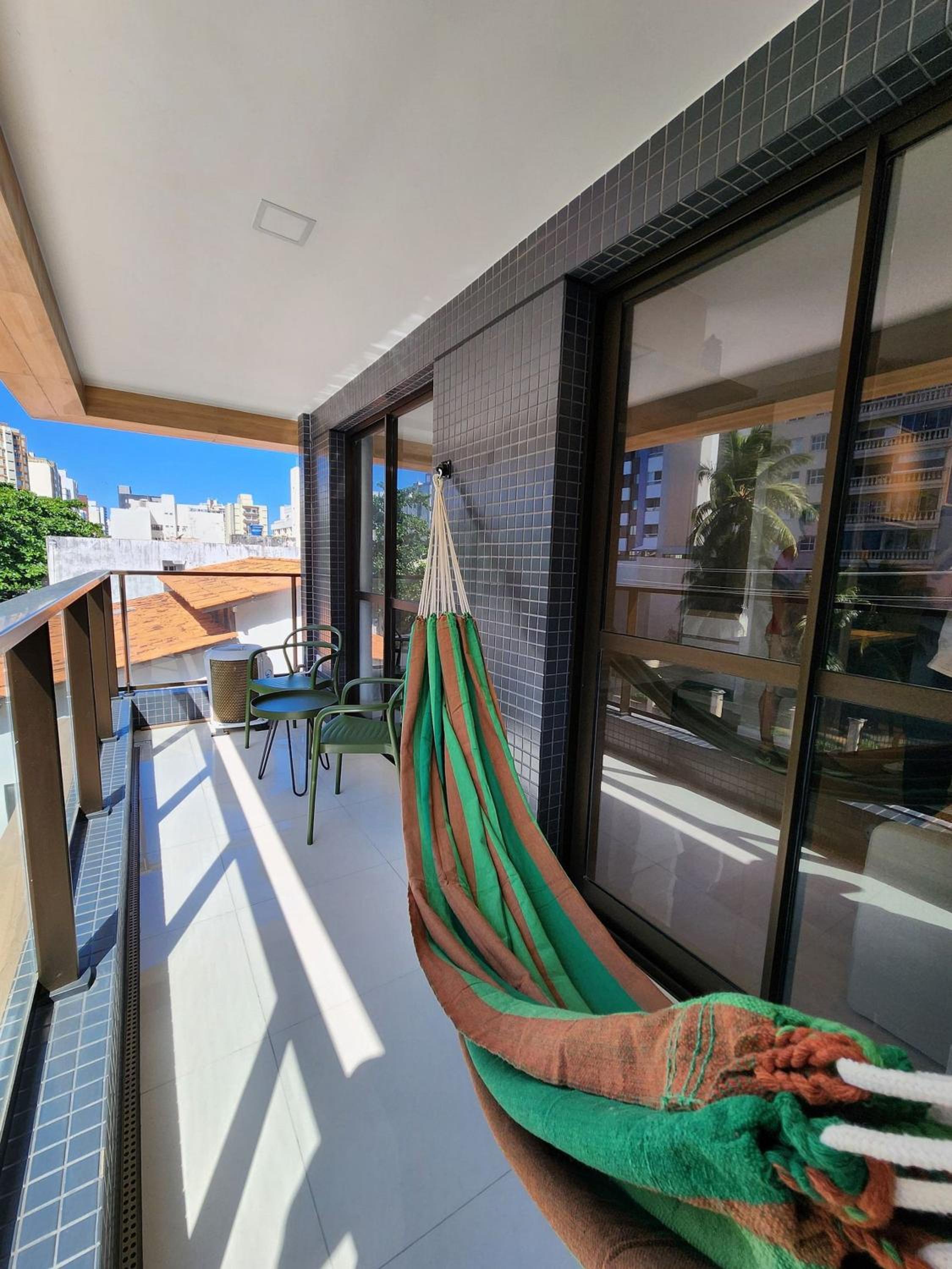 Apartamento novinho em ótima localização, bem próximo à praia e a diversos serviços.