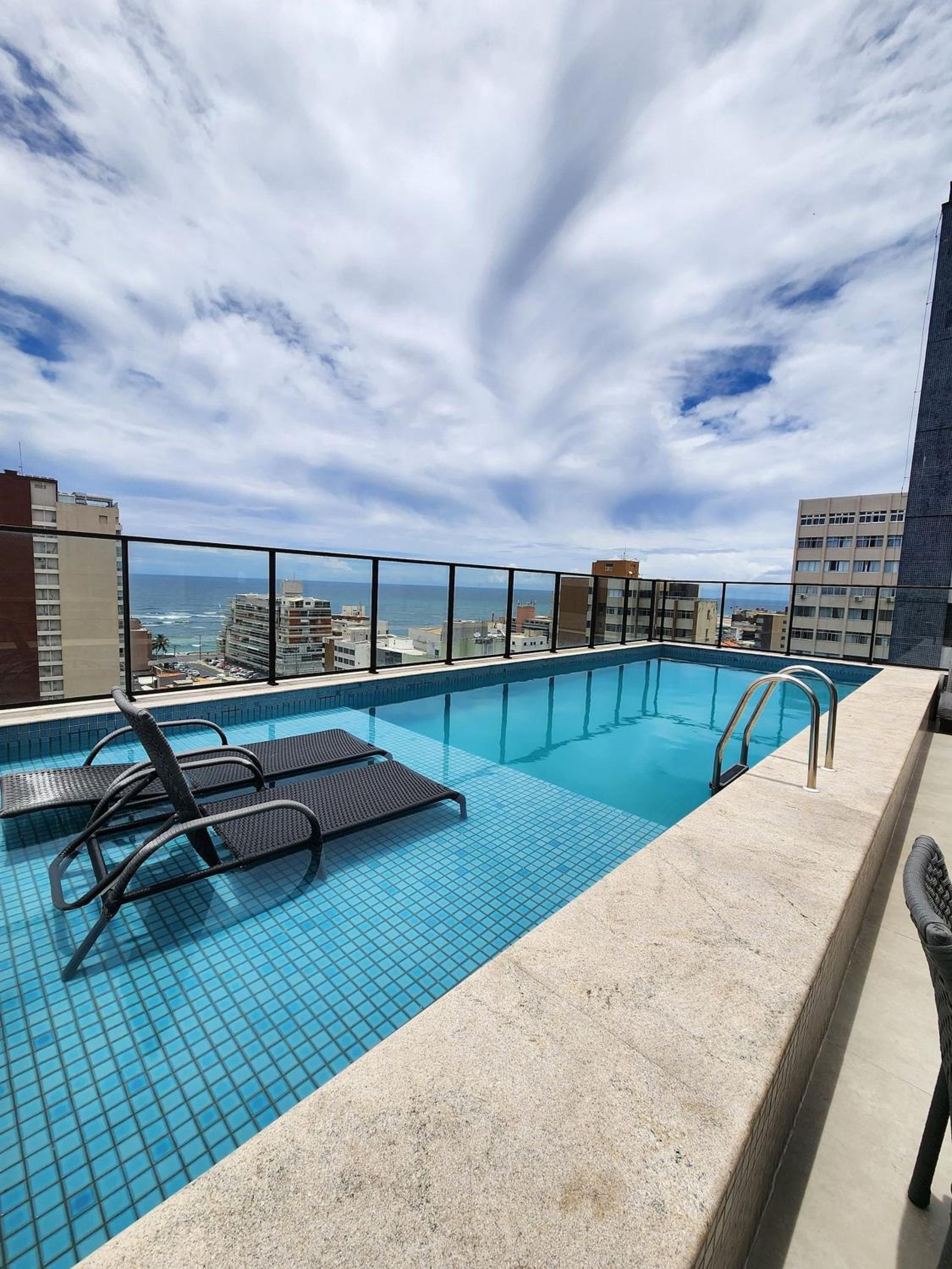 Apartamento novinho em ótima localização, bem próximo à praia e a diversos serviços.