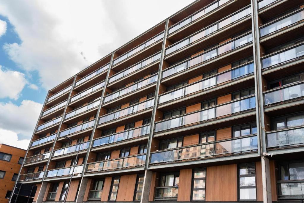 Modern One-Bed Apartment, Hallsville Rd London