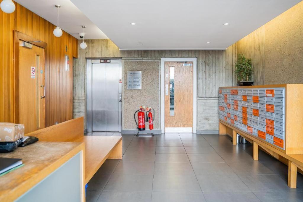 Modern One-Bed Apartment, Hallsville Rd London