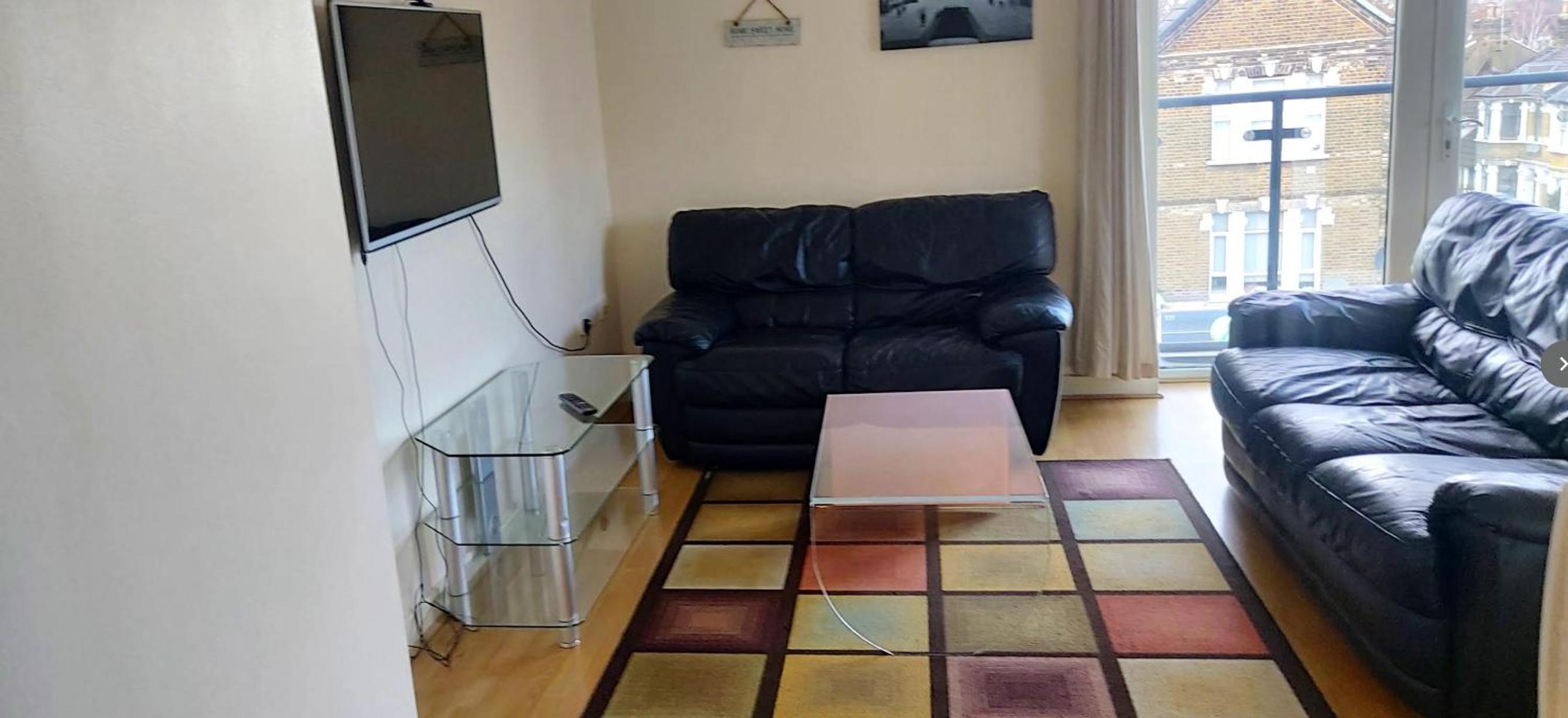 Cosy London Apartment in Bushwood view 2
