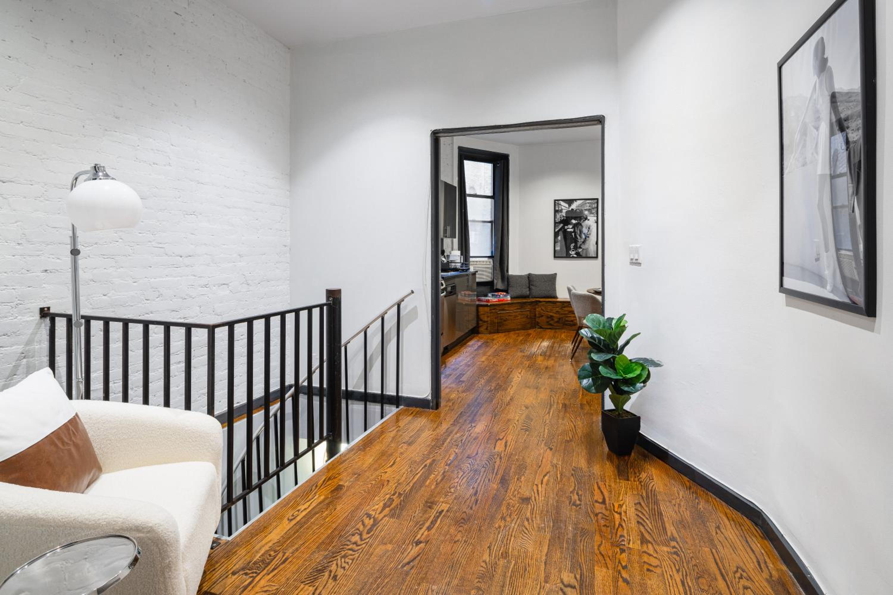 Stylish Duplex in Manhattan with Backyard