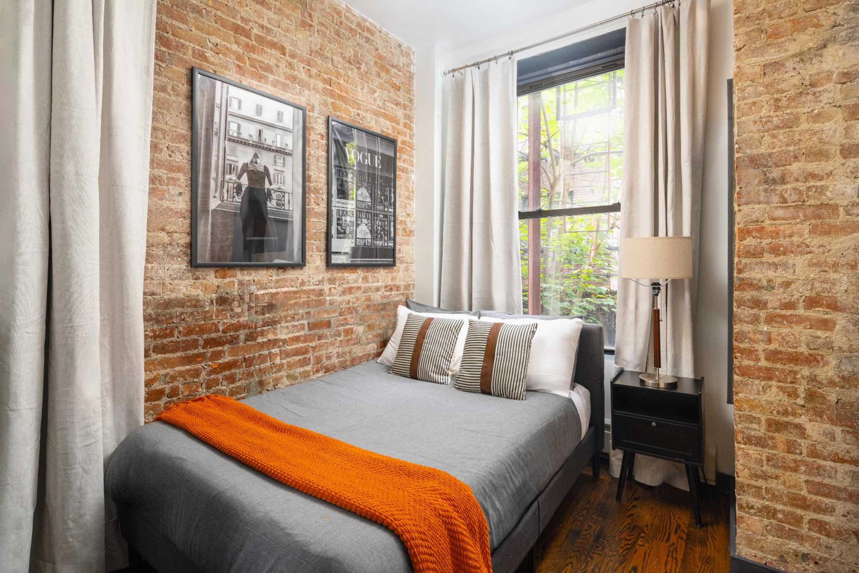 Stylish Duplex in Manhattan with Backyard