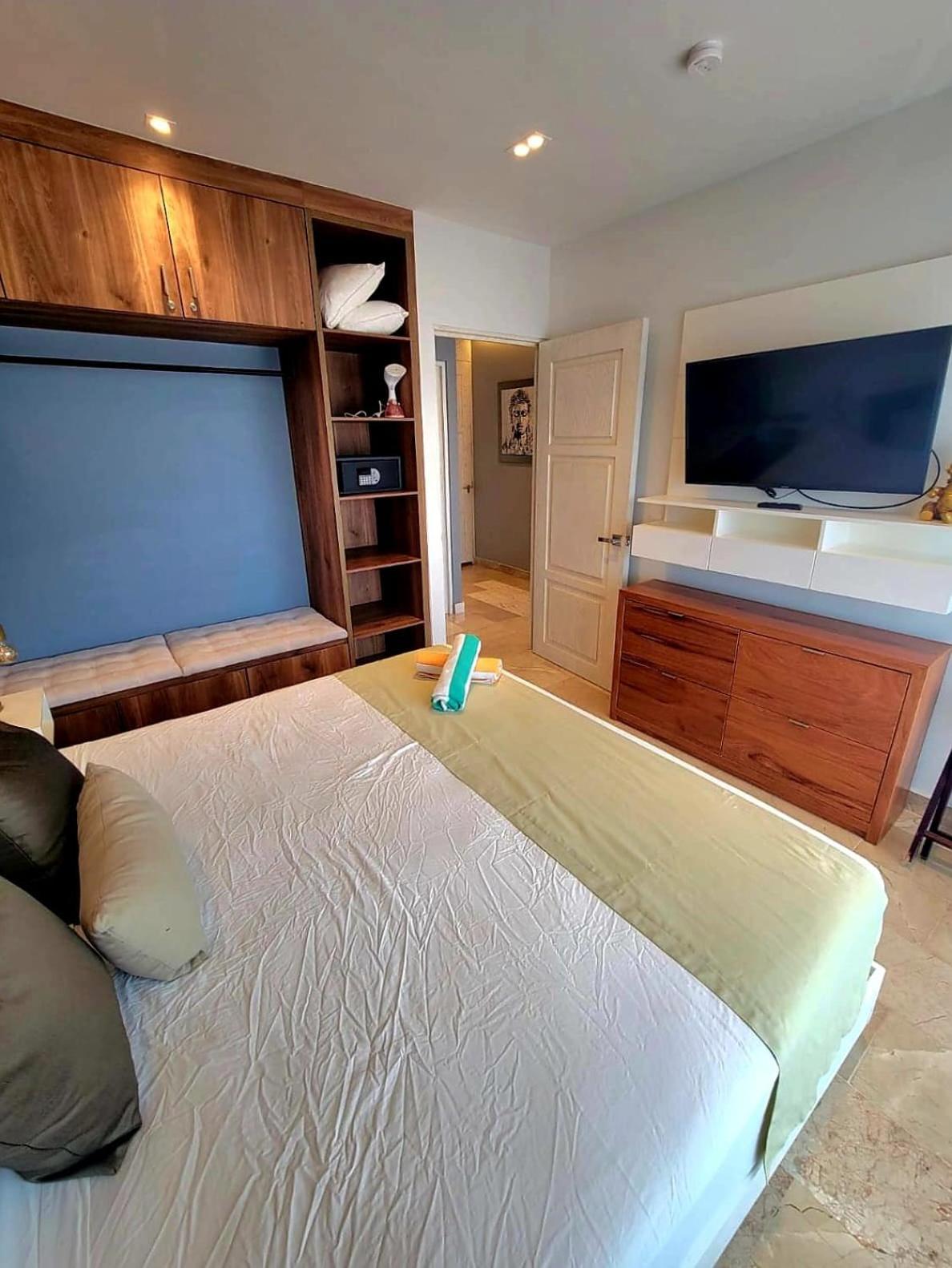 Luxury 1BR condo-Amazing Oceanviews Prime location close to beach