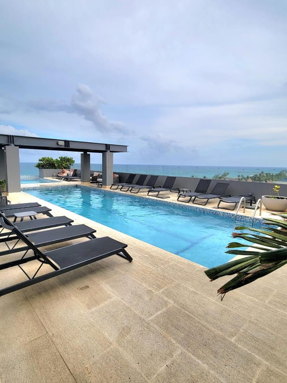 Luxury 1BR condo-Amazing Oceanviews Prime location close to beach