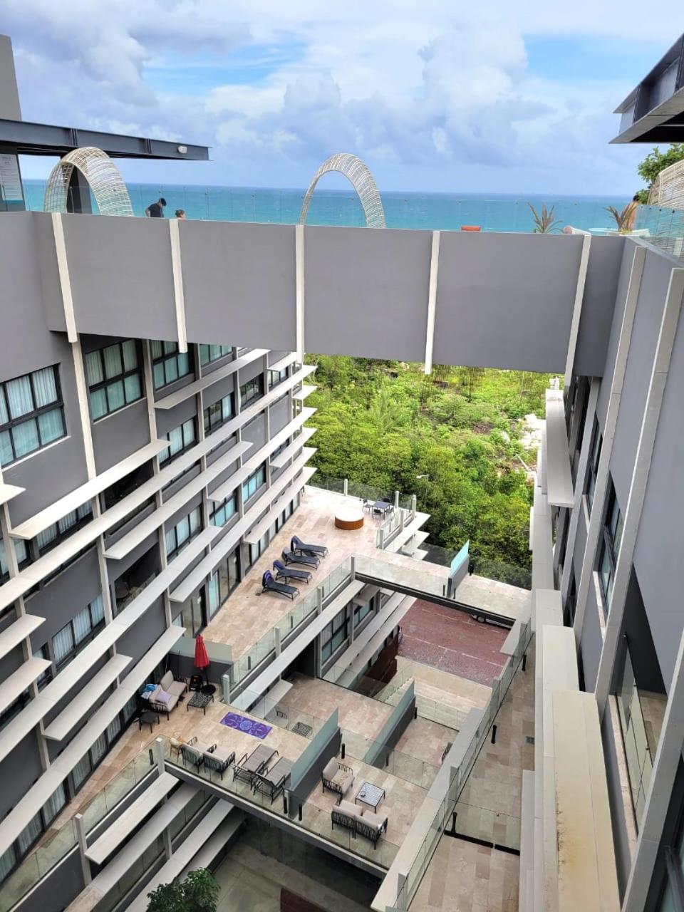 Luxury 1BR condo-Amazing Oceanviews Prime location close to beach