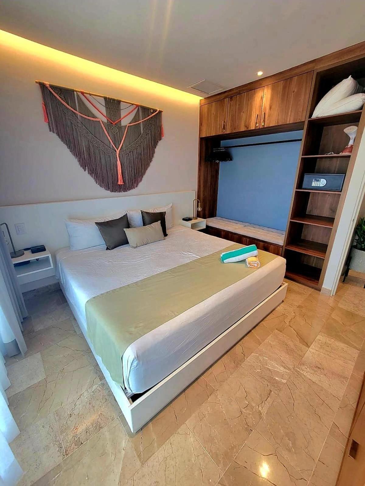 Luxury 1BR condo-Amazing Oceanviews Prime location close to beach