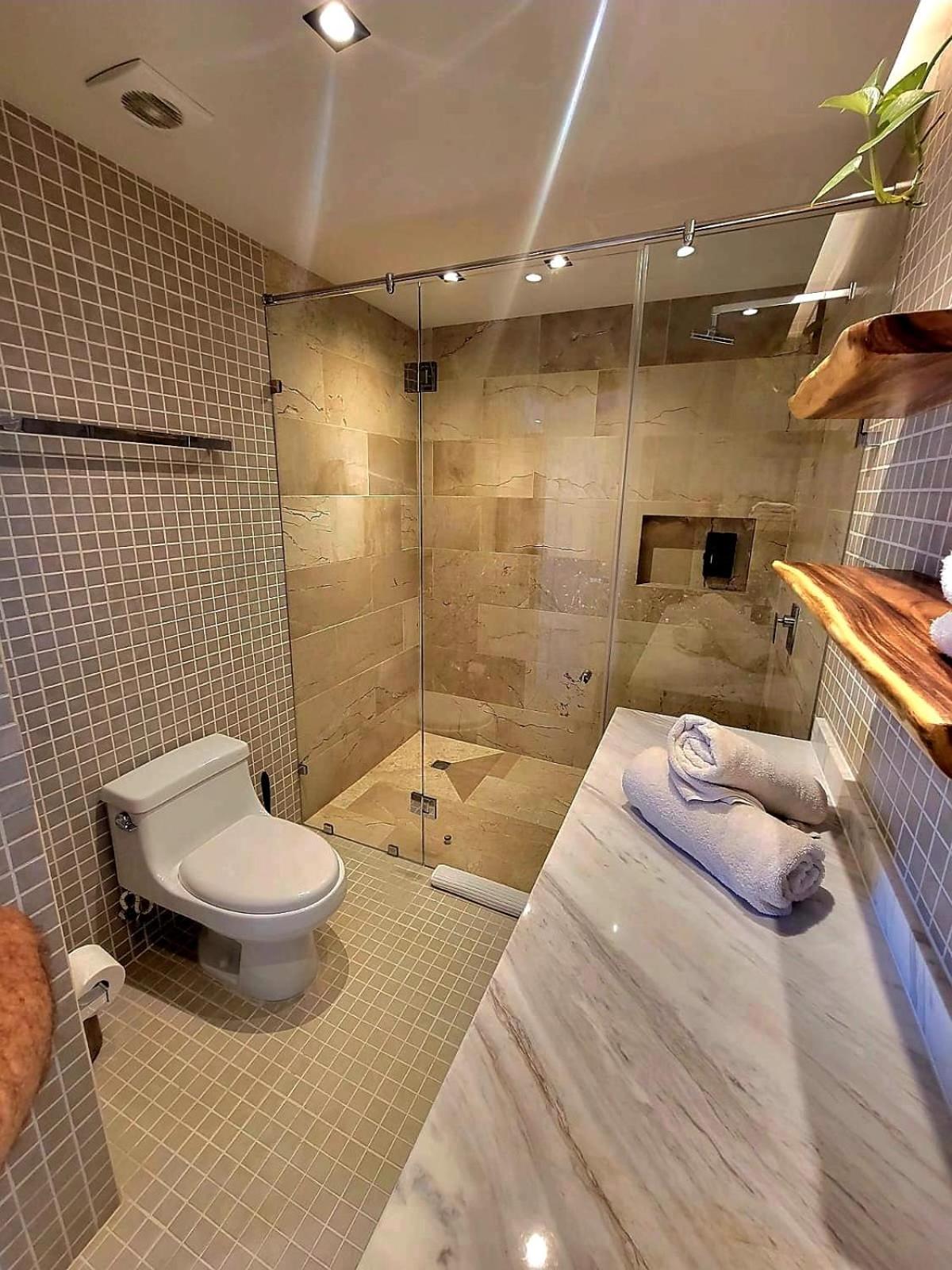 Luxury 1BR condo-Amazing Oceanviews Prime location close to beach