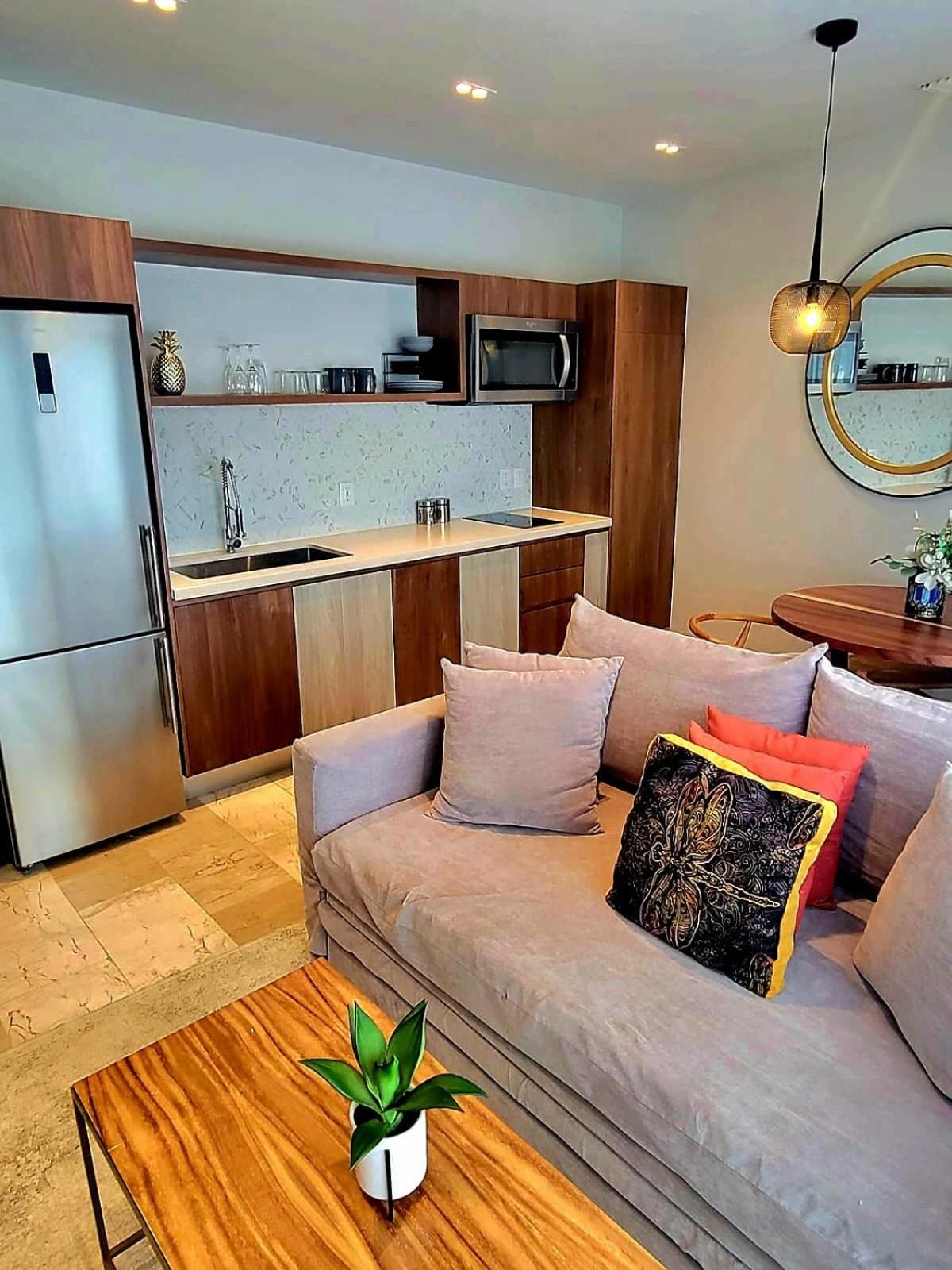 Luxury 1BR condo-Amazing Oceanviews Prime location close to beach