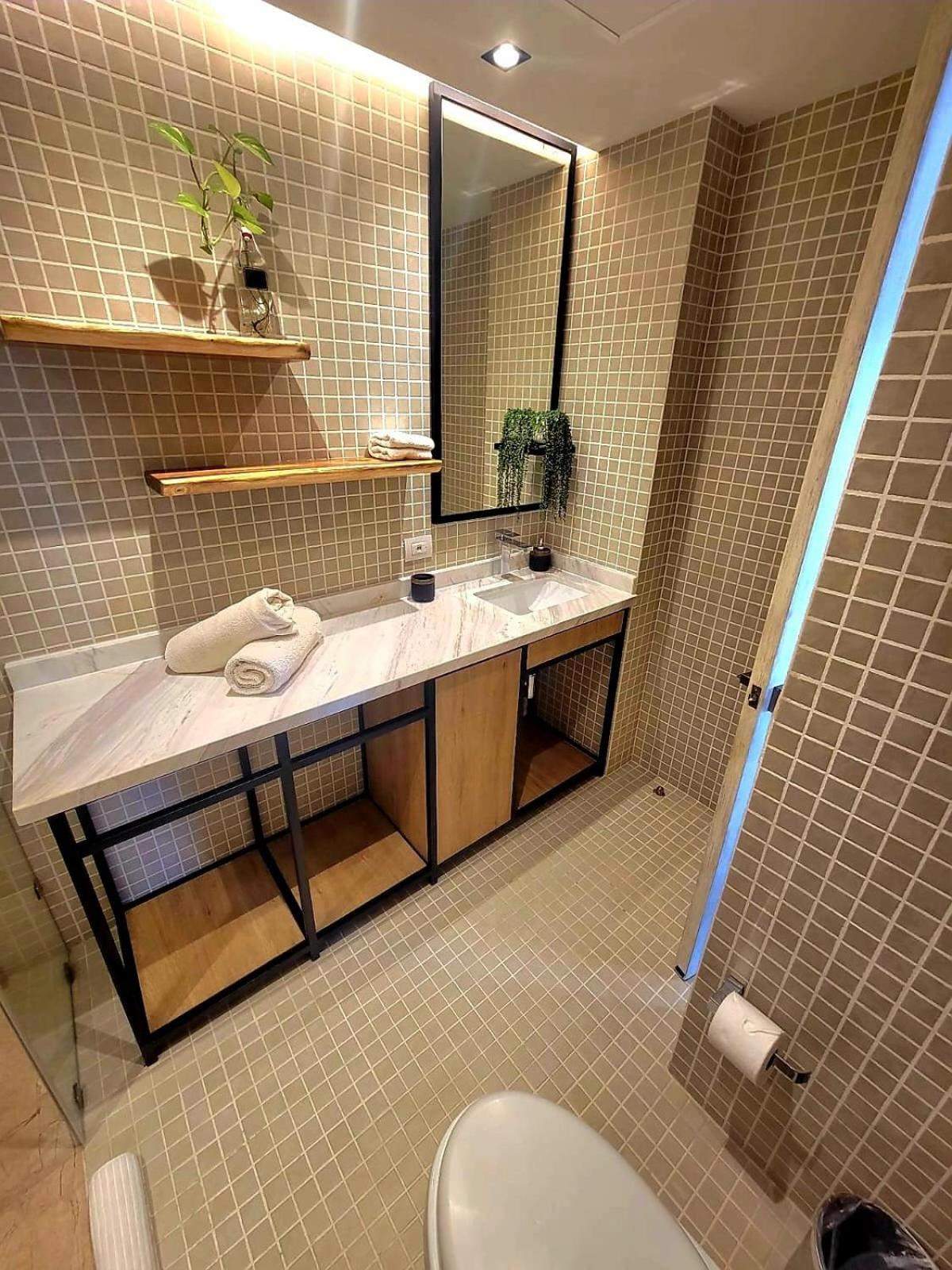 Luxury 1BR condo-Amazing Oceanviews Prime location close to beach
