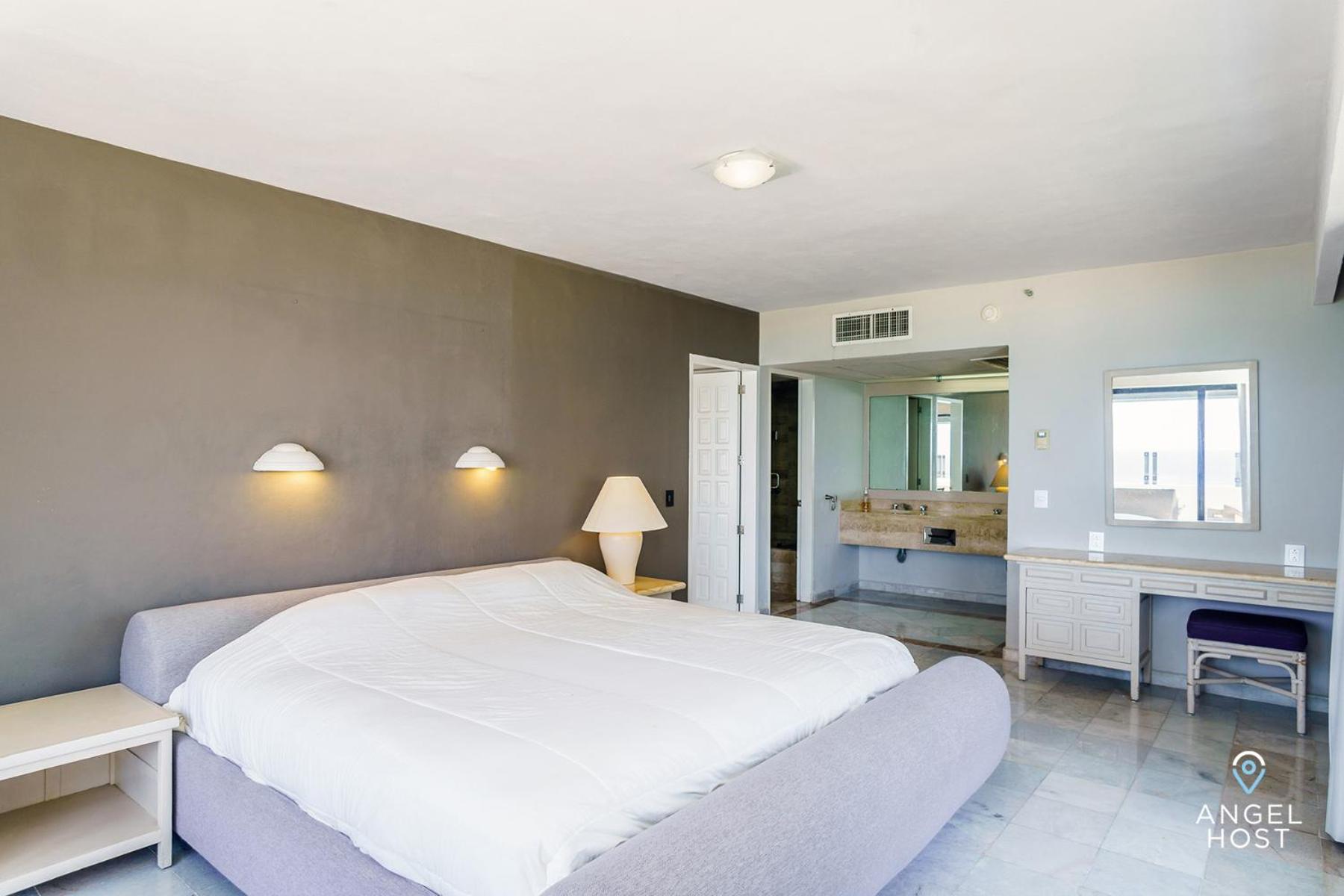 Fabulous Oceanview Suite Access to Beach & Pools