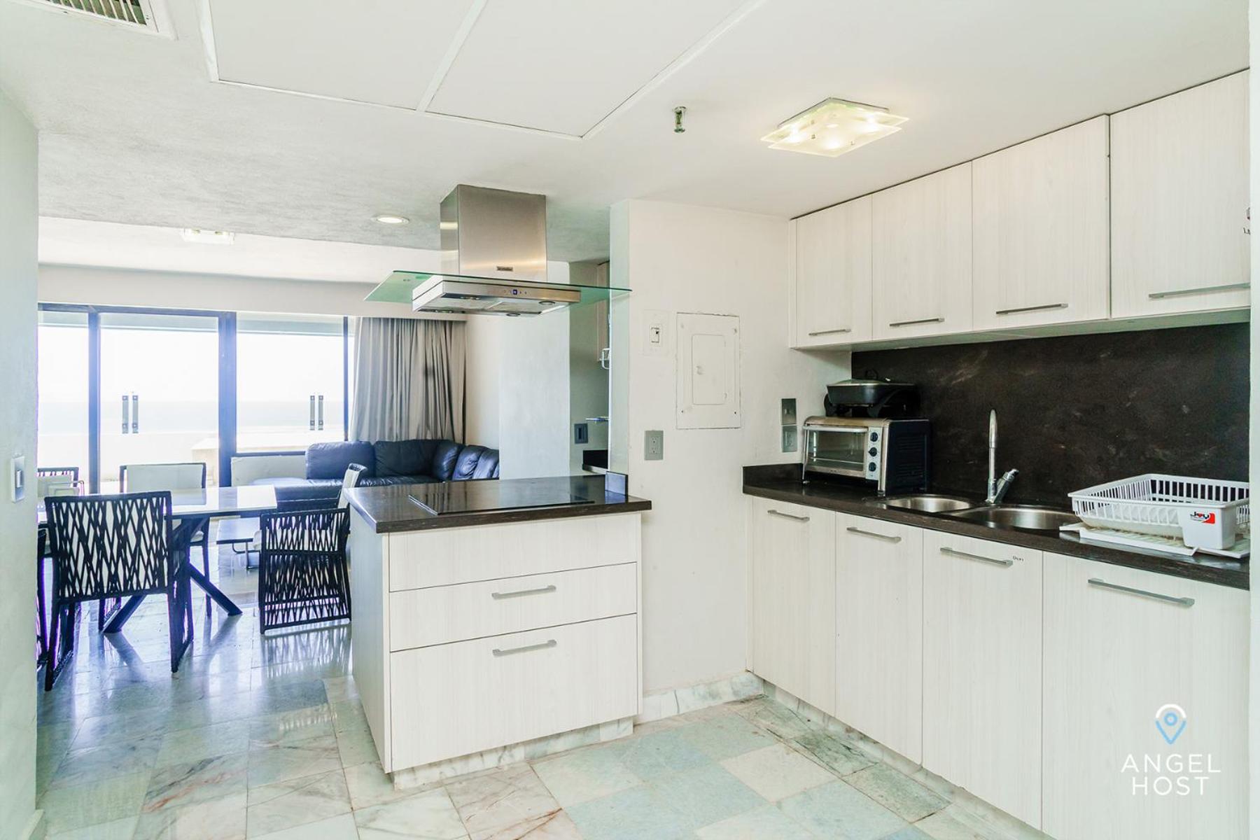 Fabulous Oceanview Suite Access to Beach & Pools