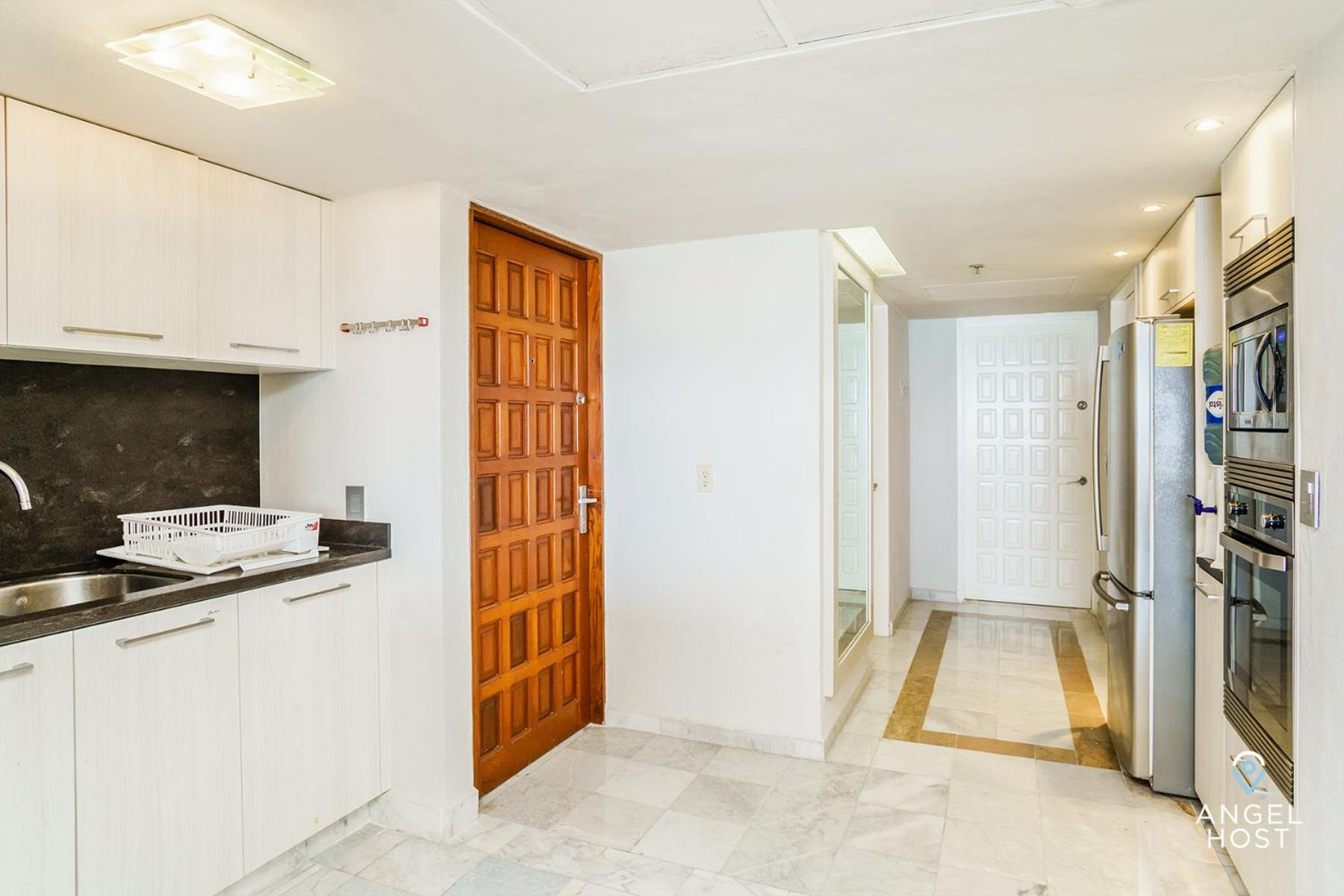 Fabulous Oceanview Suite Access to Beach & Pools