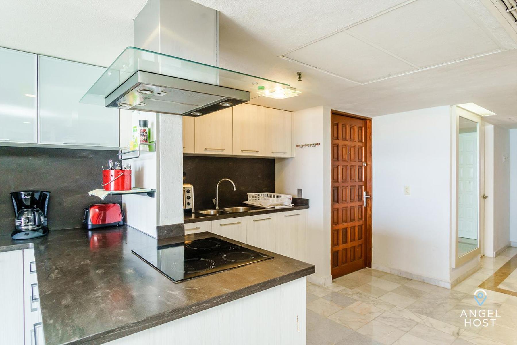 Fabulous Oceanview Suite Access to Beach & Pools
