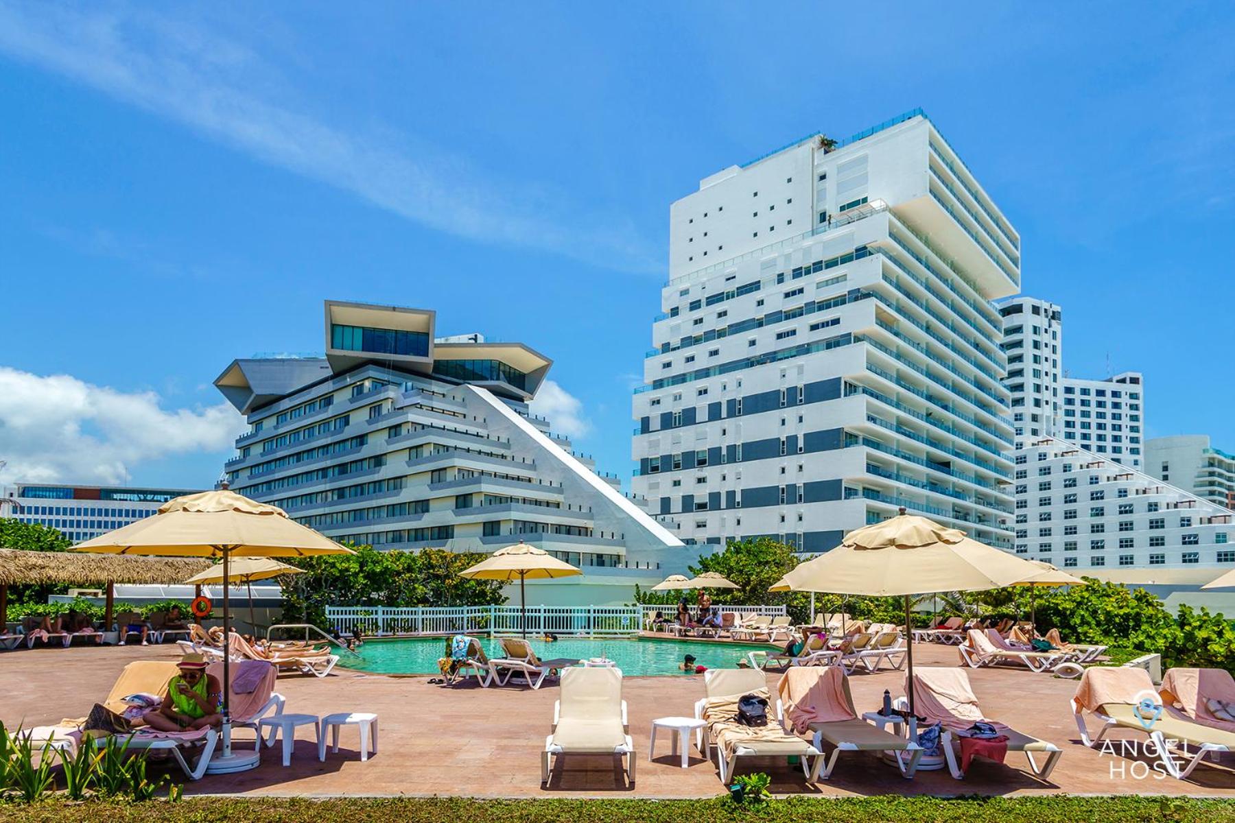Fabulous Oceanview Suite Access to Beach & Pools