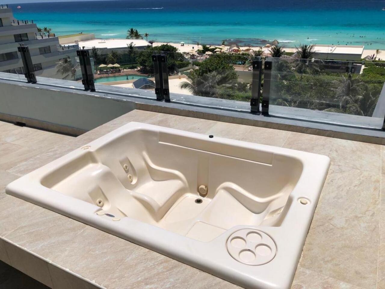 Fabulous Oceanview Suite Access to Beach & Pools