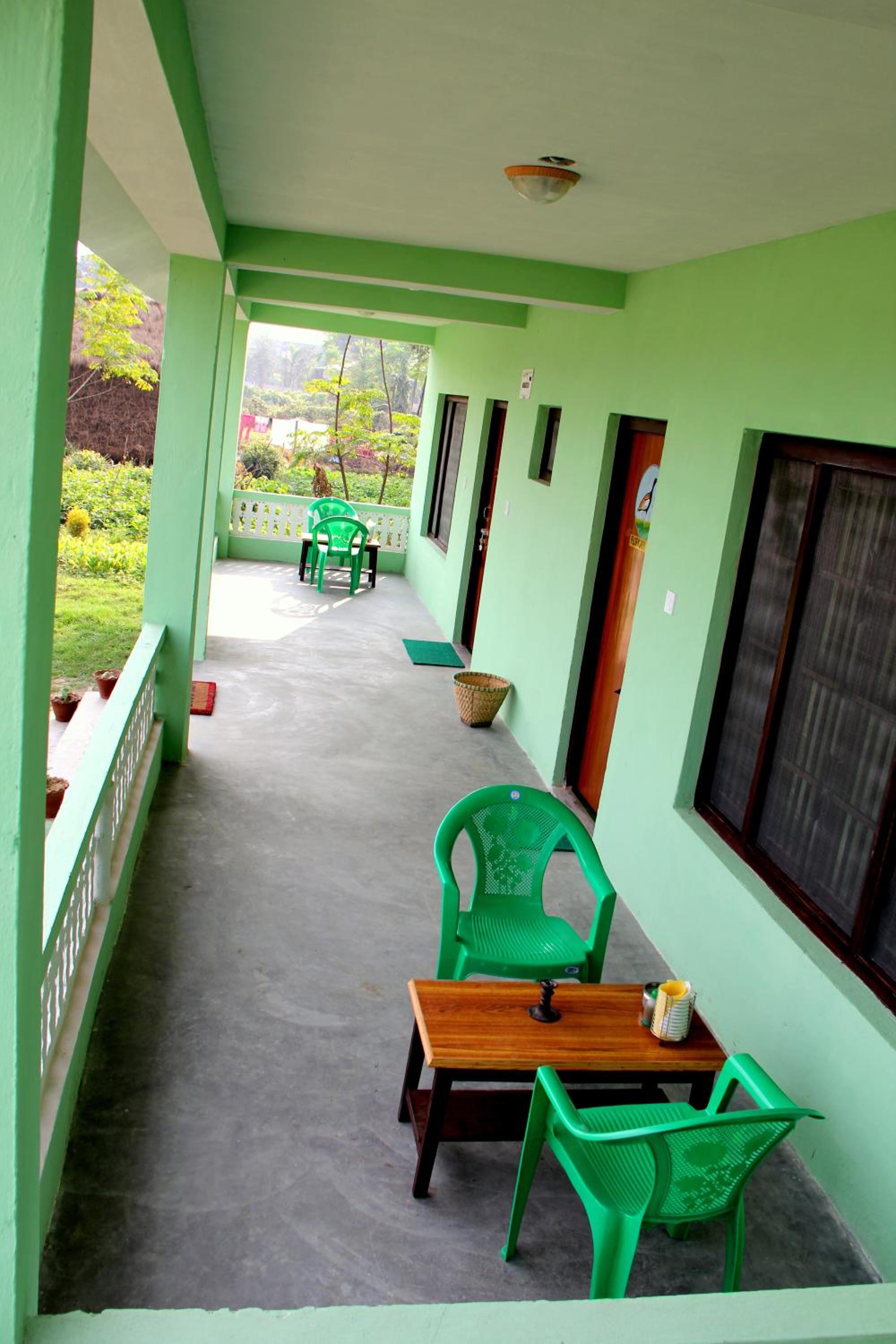 Hotel Rhino Land-Sauraha Family Home