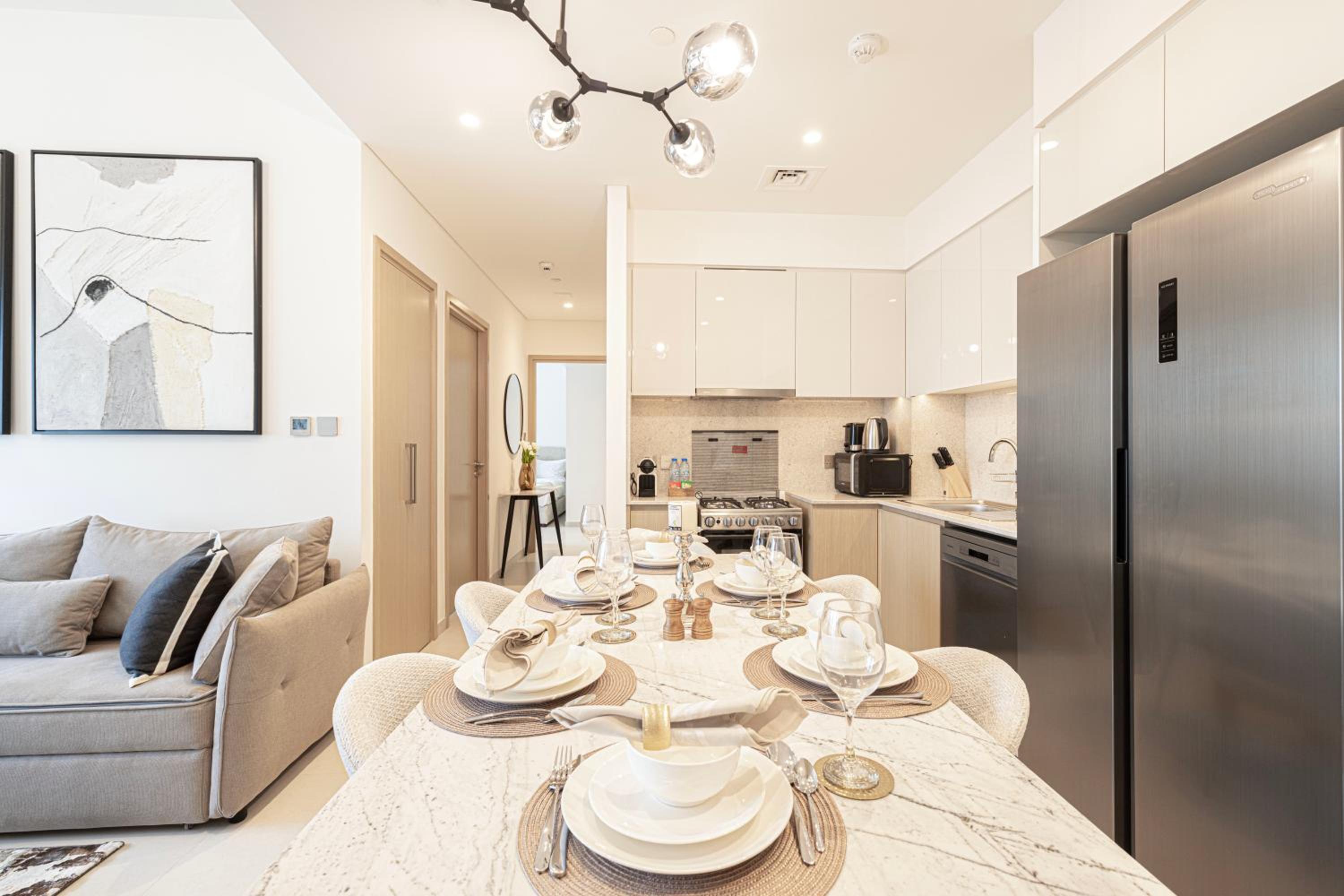 BURJ ROYALE - Luxurious Two-Bedroom apartment in DOWNTOWN, Burj Khalifa view POOL in the building, 5-min walk to Dubai Mall & Dubai Fountains