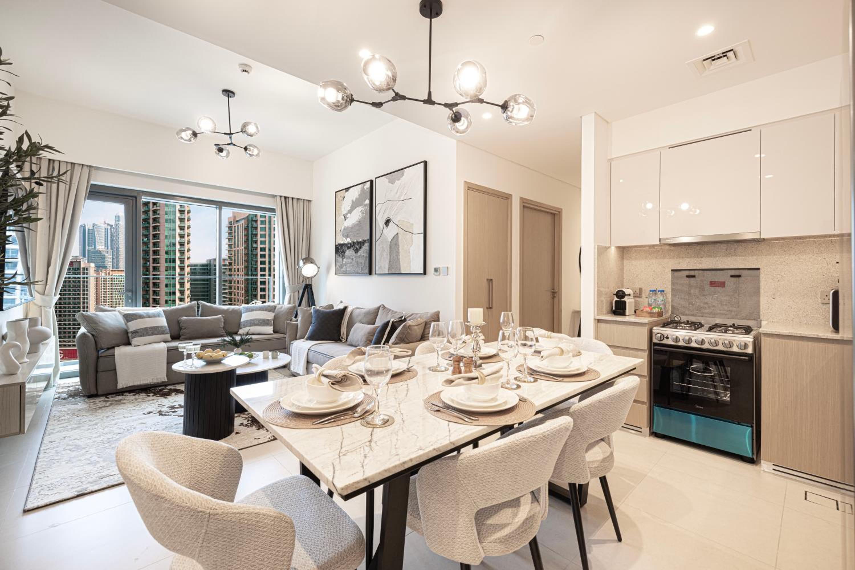 BURJ ROYALE - Luxurious Two-Bedroom apartment in DOWNTOWN, Burj Khalifa view POOL in the building, 5-min walk to Dubai Mall & Dubai Fountains