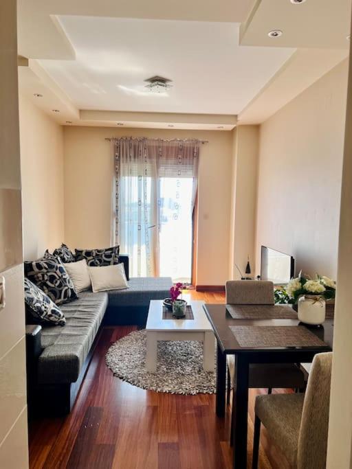 Upscale Center Main Blvd view 3