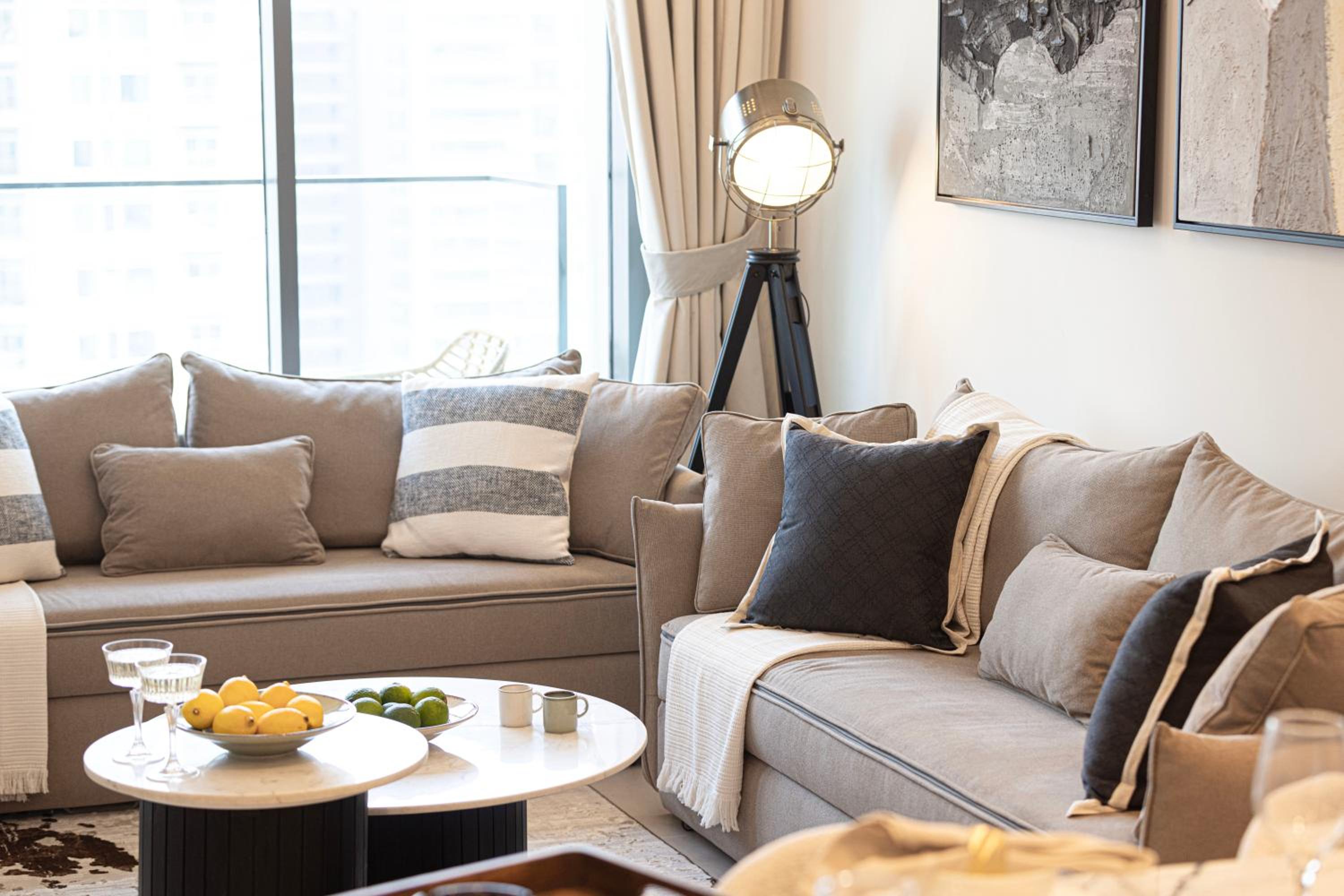 BURJ ROYALE - Luxurious Two-Bedroom apartment in DOWNTOWN, Burj Khalifa view POOL in the building, 5-min walk to Dubai Mall & Dubai Fountains