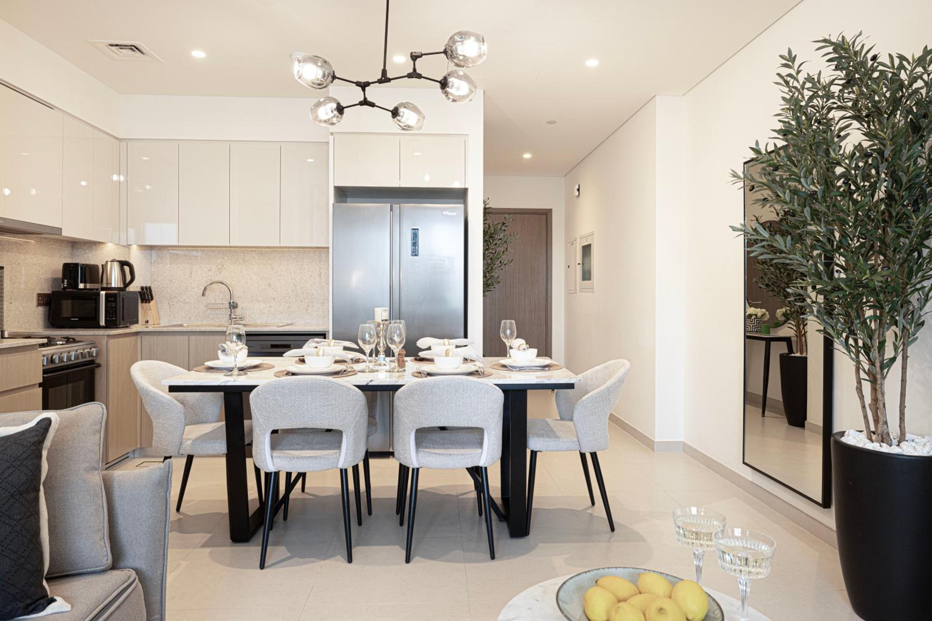 BURJ ROYALE - Luxurious Two-Bedroom apartment in DOWNTOWN, Burj Khalifa view POOL in the building, 5-min walk to Dubai Mall & Dubai Fountains